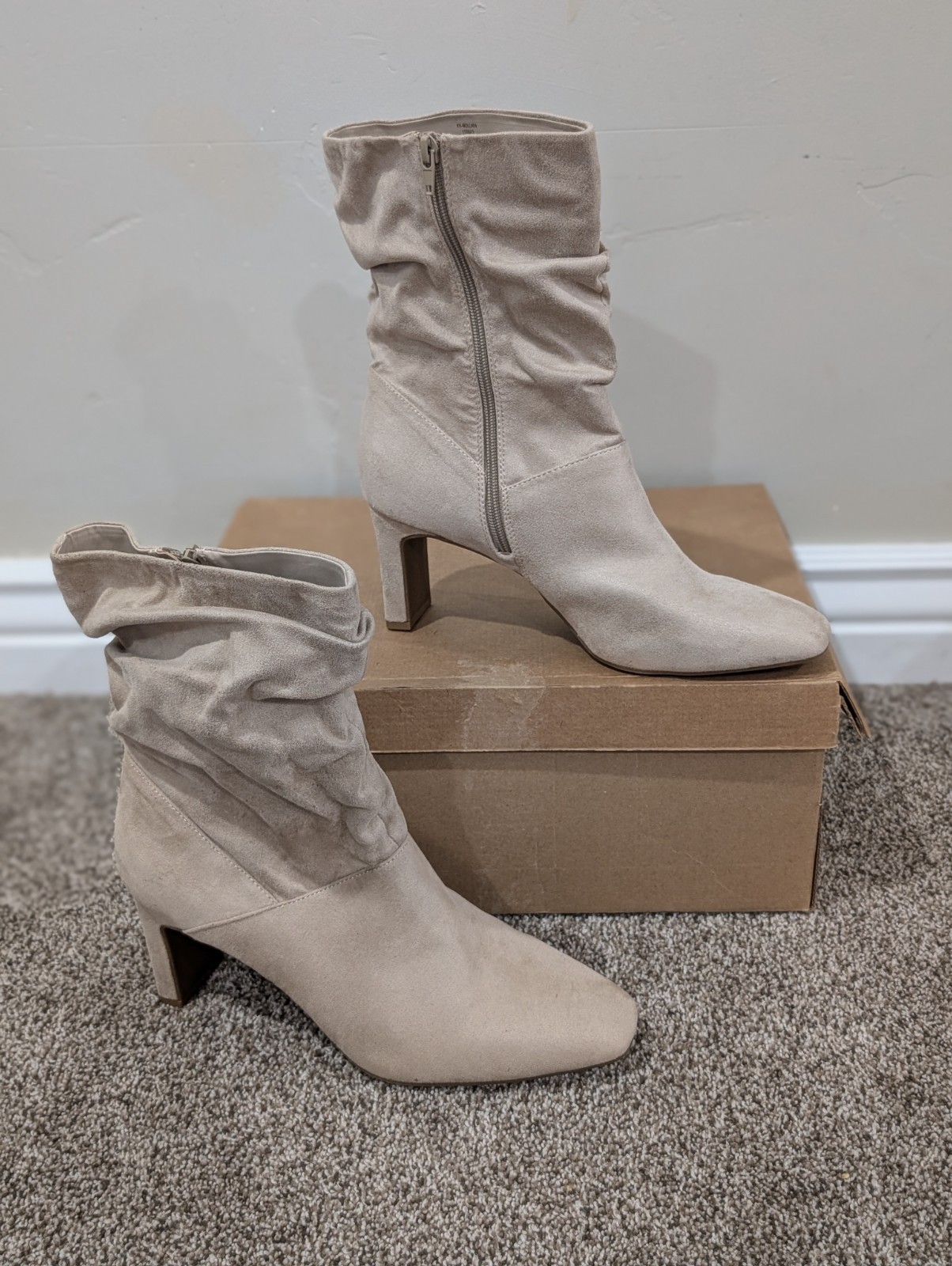 Size 11 Women’s Kelly & Katie Mollwin Beige Oat Stretch Microsuede Zip Up Boots