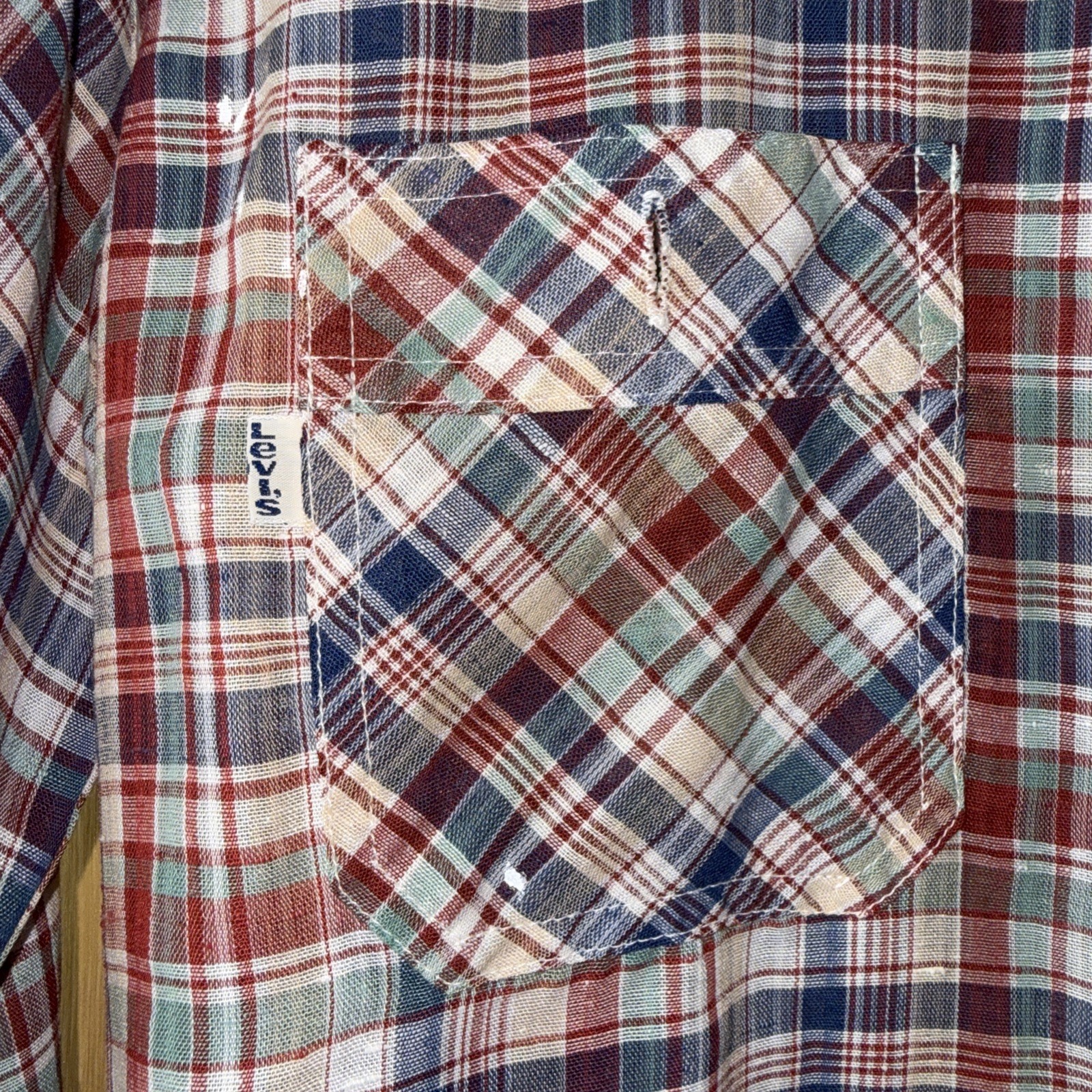 Vintage Men’s Levi’s Plaid Buttondown Shirt Lightweight 70s Size Medium