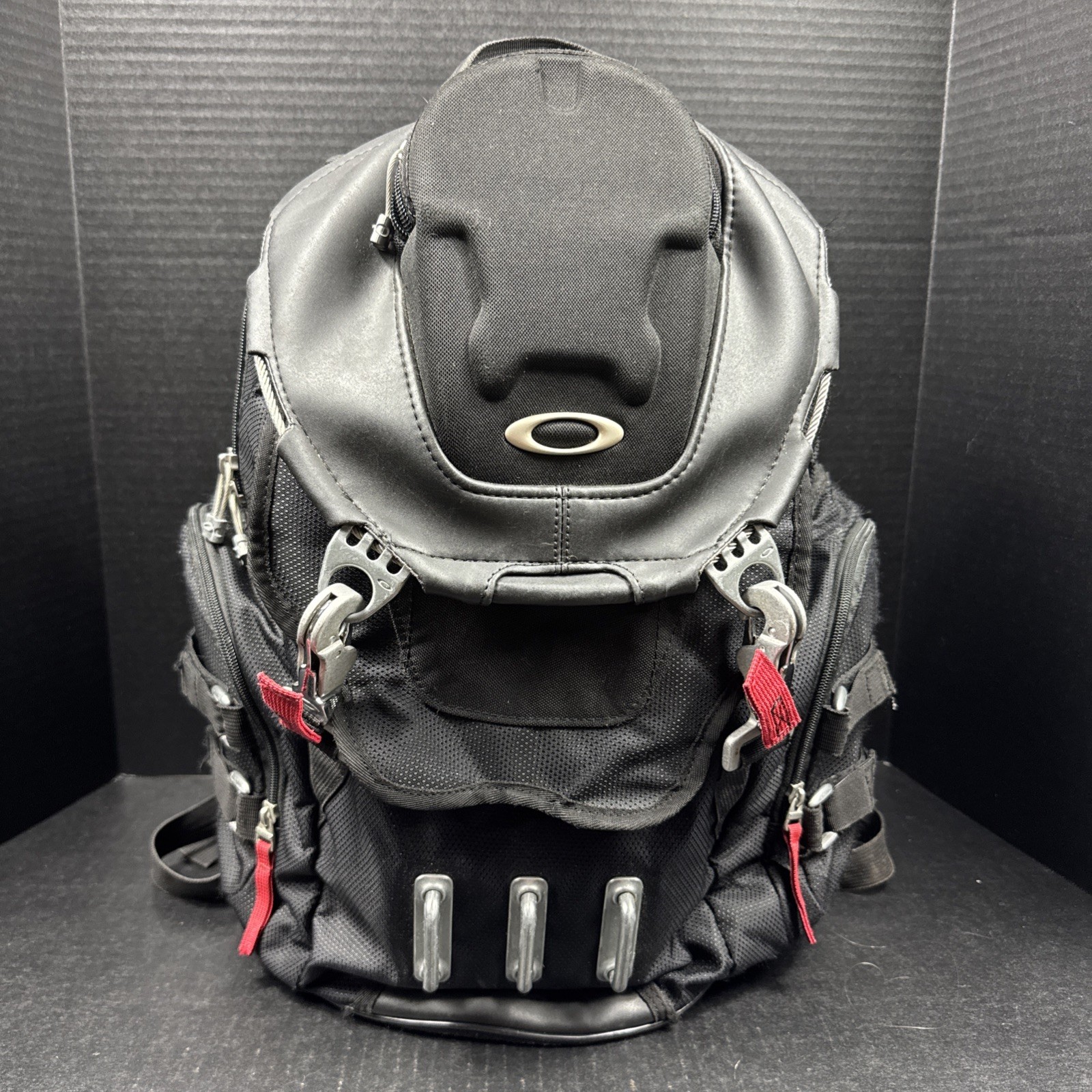 Oakley Kitchen Sink Tactical Field Gear Backpack Stealth Black Daypack, Used!