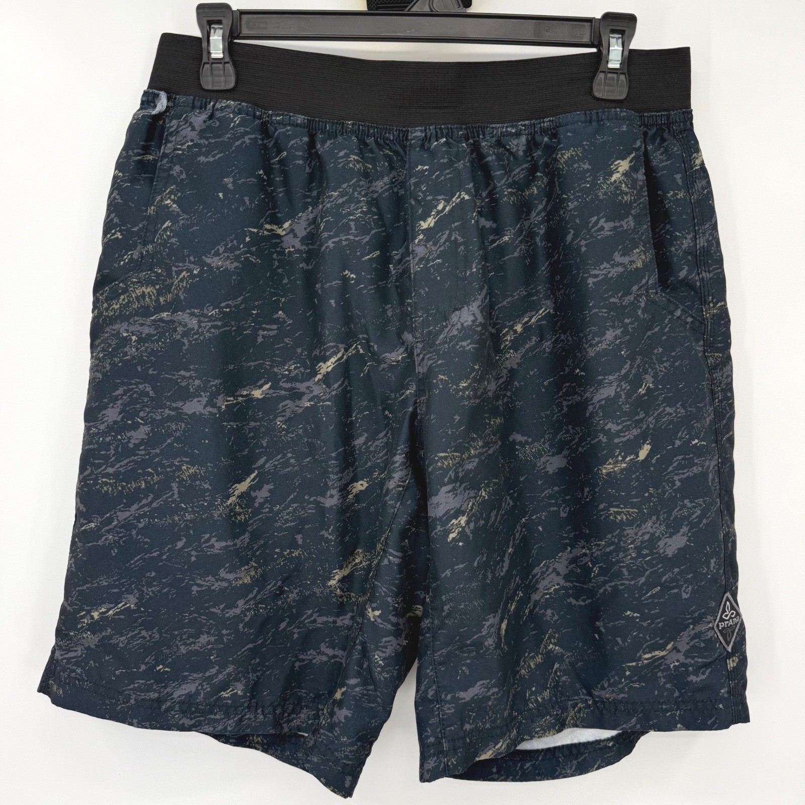 prAna Shorts Mens Large Black Mojo Abstract Camo Yoga Climbing Active *READ*