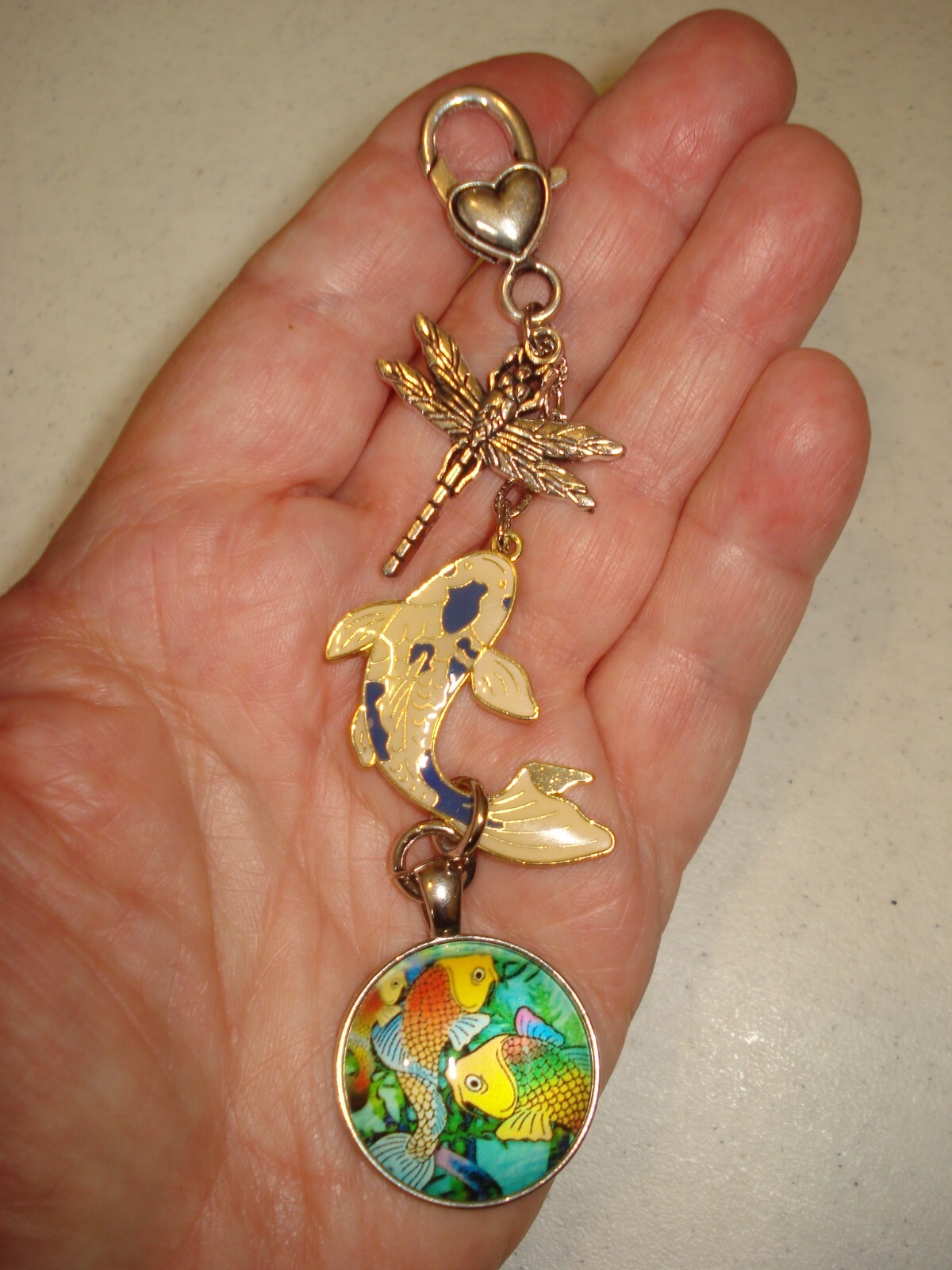 4 3/4″ Drop Cabochon, Koi Fish Chasing Dragonfly Heart Key Ring Dangle Glitz #1