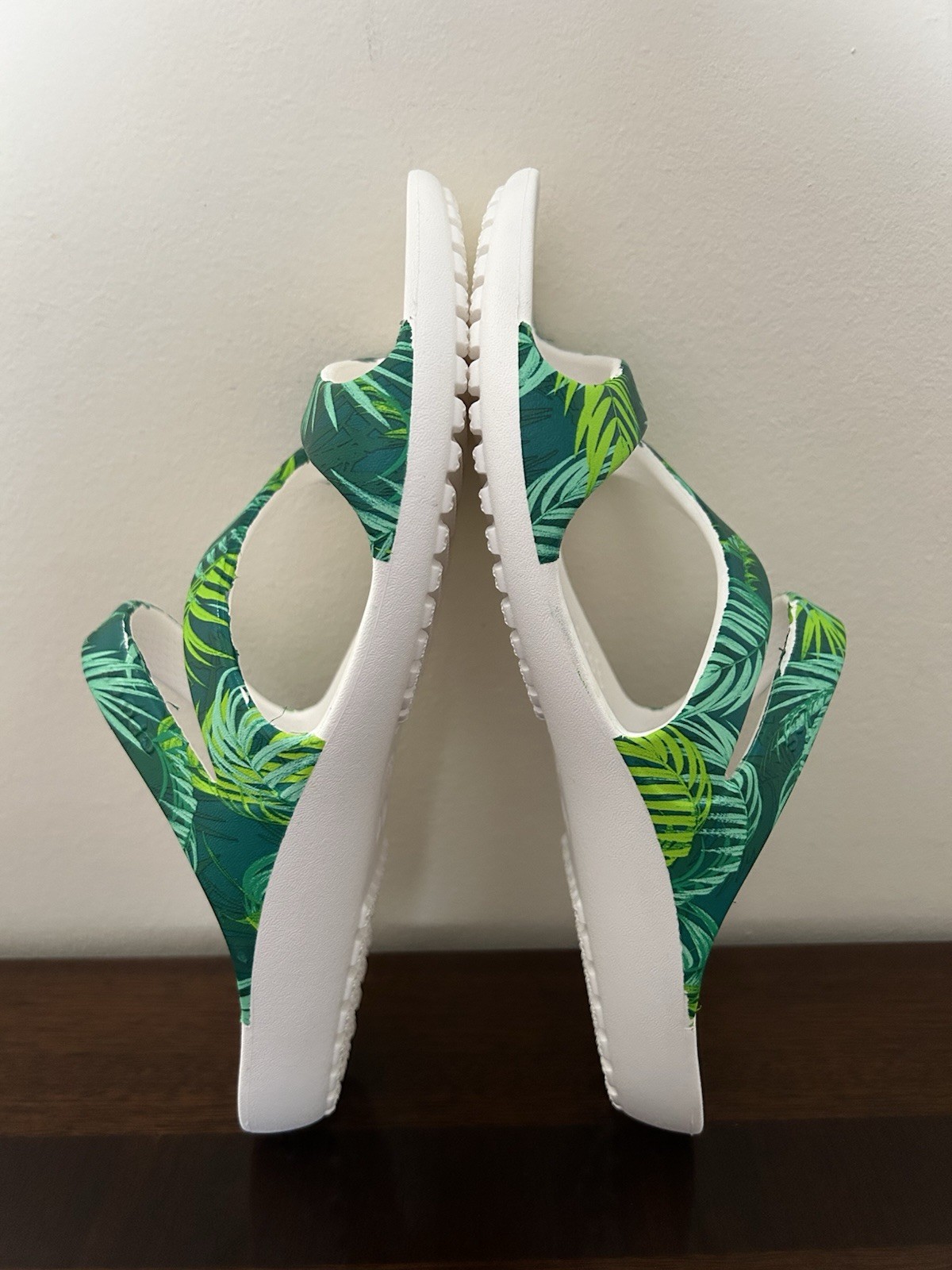 CROCS Kadee II Tropical Leaves Women’s Sandal Size 7 Slides Slip On Sandals