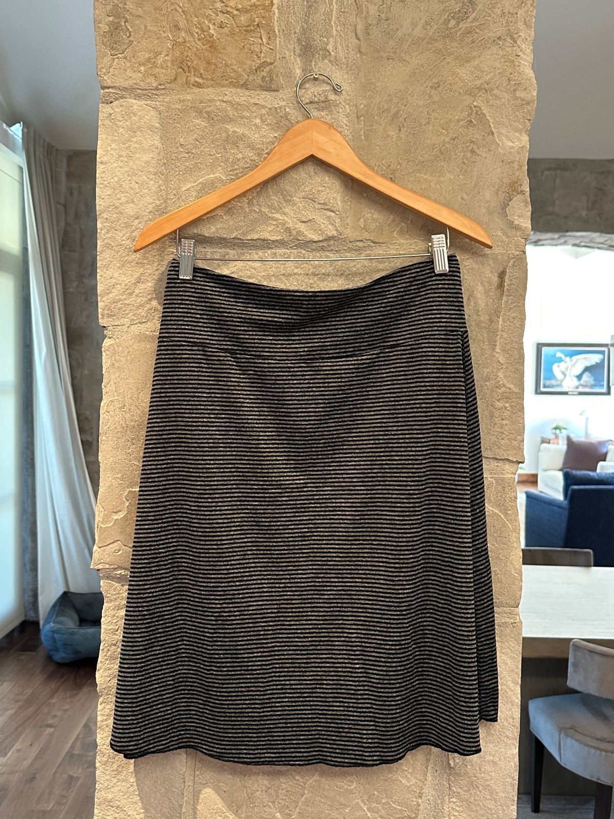 Tranquility Black Gray Striped Pull On A-Line Skirt Women’s Medium Stretch