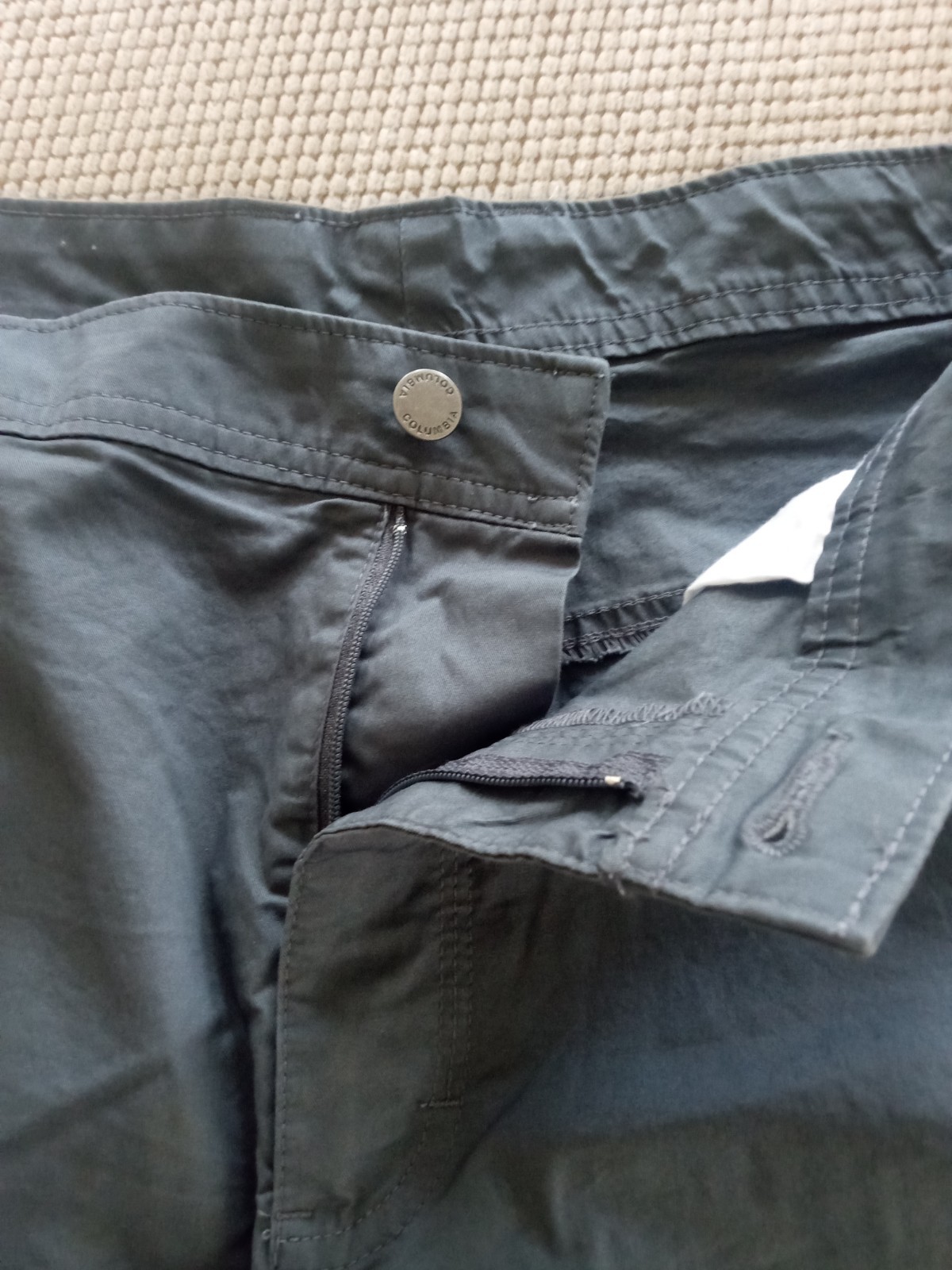 men’s columbia khaki pants/40×34/97 cotton 3 elestane/gray/nos?/no tags