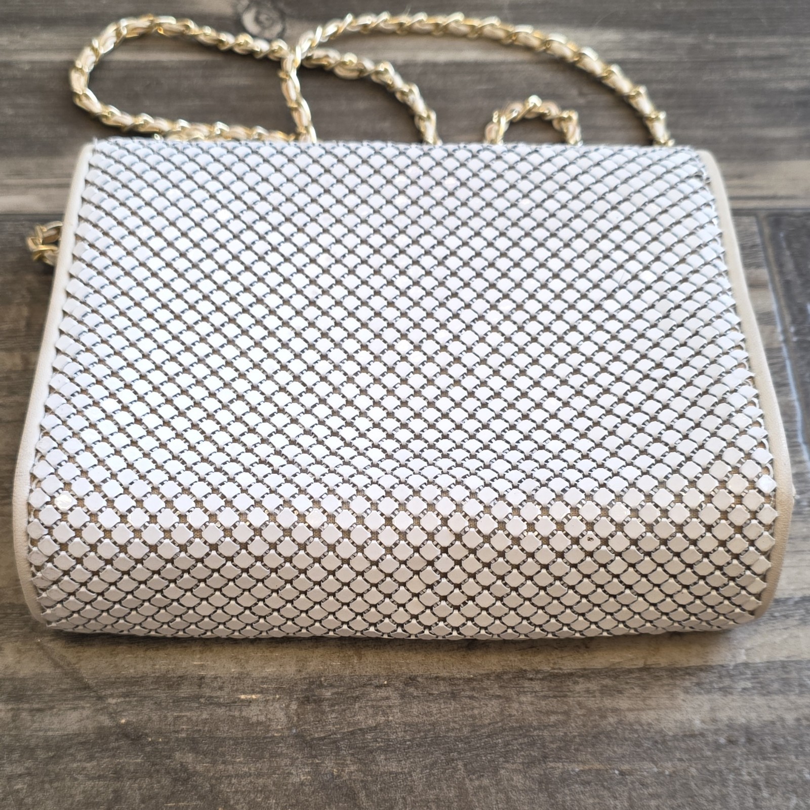 Whiting & Davis White Mesh Shoulder Bag Gold Chain Strap Magnetic Closure
