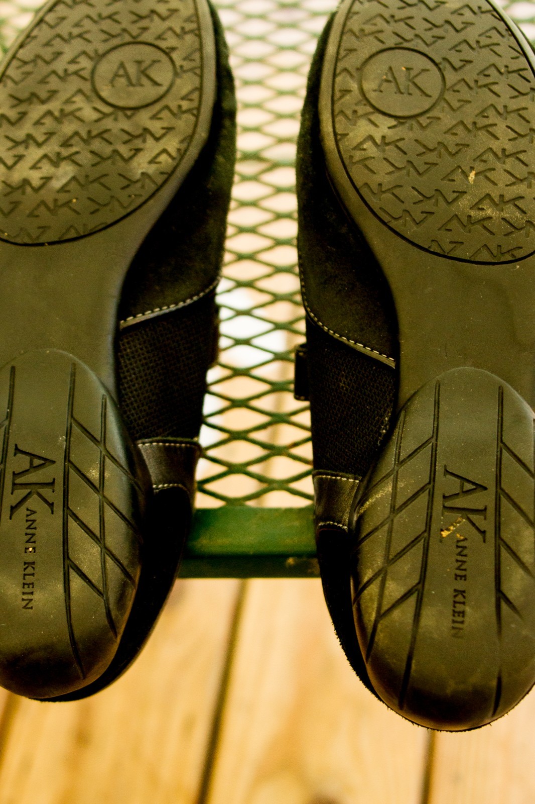 WOMENS’ CASUAL, WALKING SHOE.
