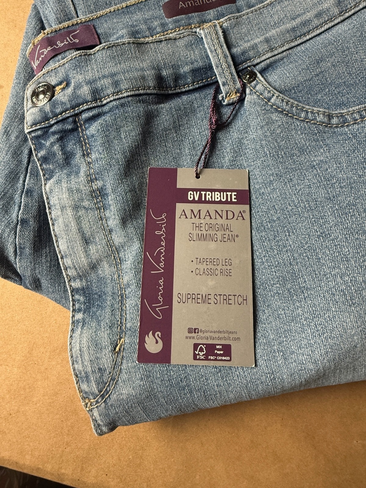 Gloria Vanderbilt Amanda Jeans 24W Average Tapered Leg Callisto Wash NWT