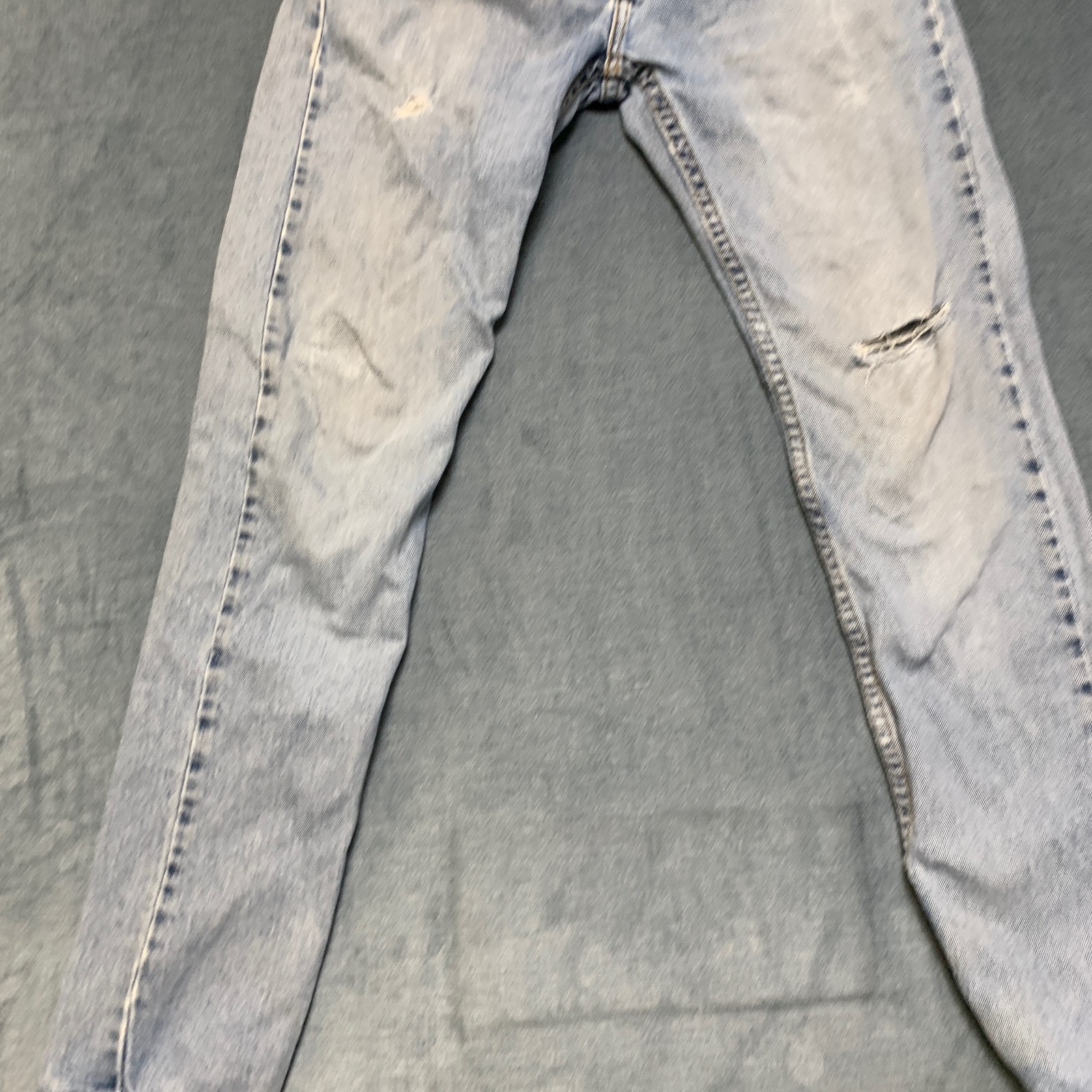 Levi’s 512 Slim Taper Fit Jeans Mens 28×30 Blue Denim Light Wash Distressed