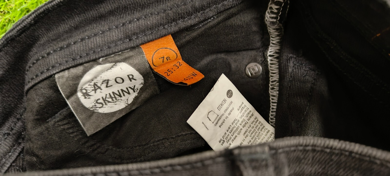 NEUW – Razor Skinny – Black Stone – 25W 32L (7R) New With Tags RRP $129.95