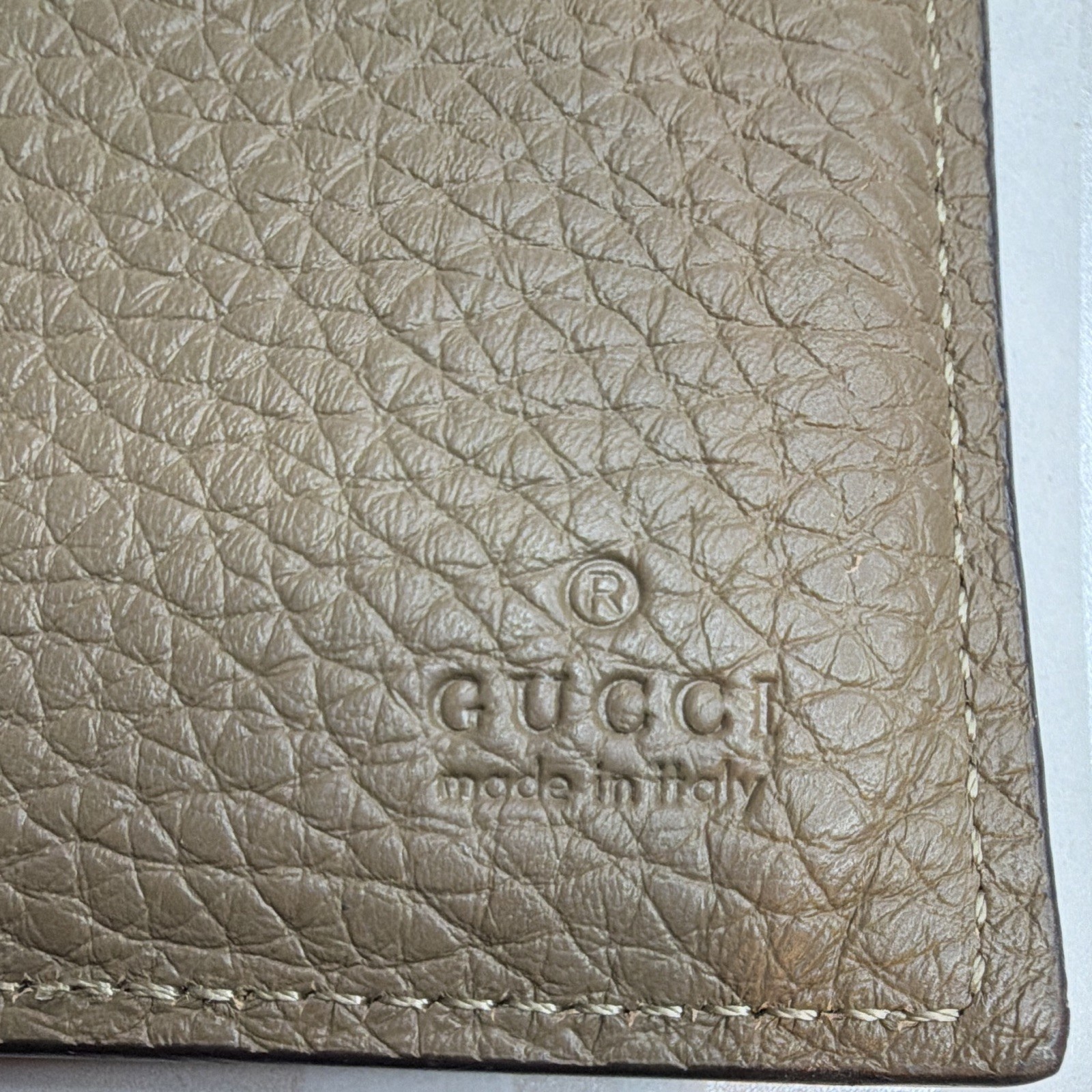 Gucci Men’s Brown Logo Bifold Wallet w/ Credit Card Feature Made in Italy