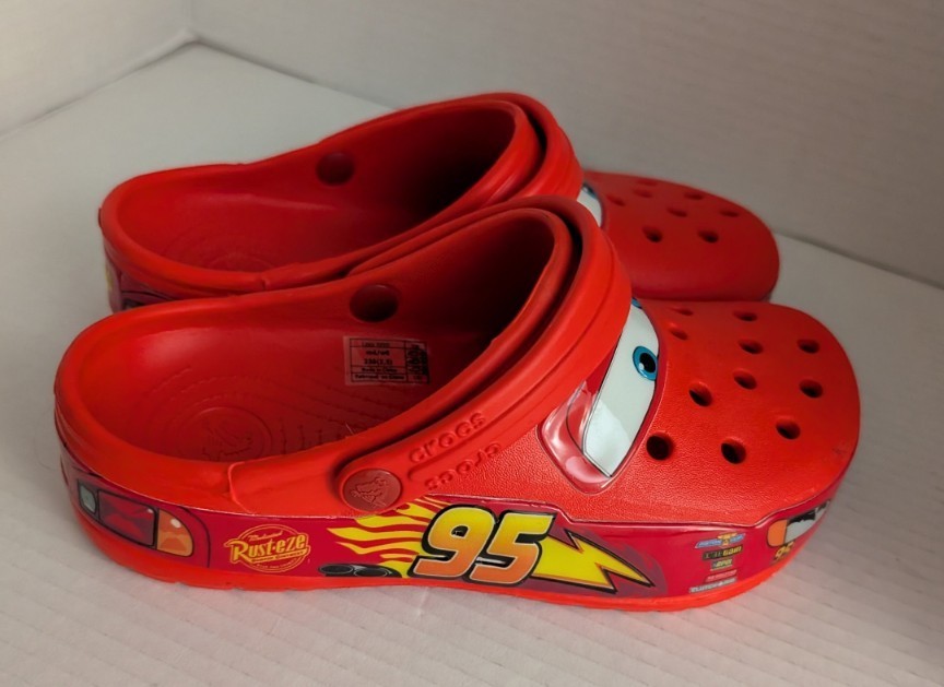 Disney Pixar Cars Crocs Lightning McQueen Red Classic Clogs M4/W6 Non Light Up