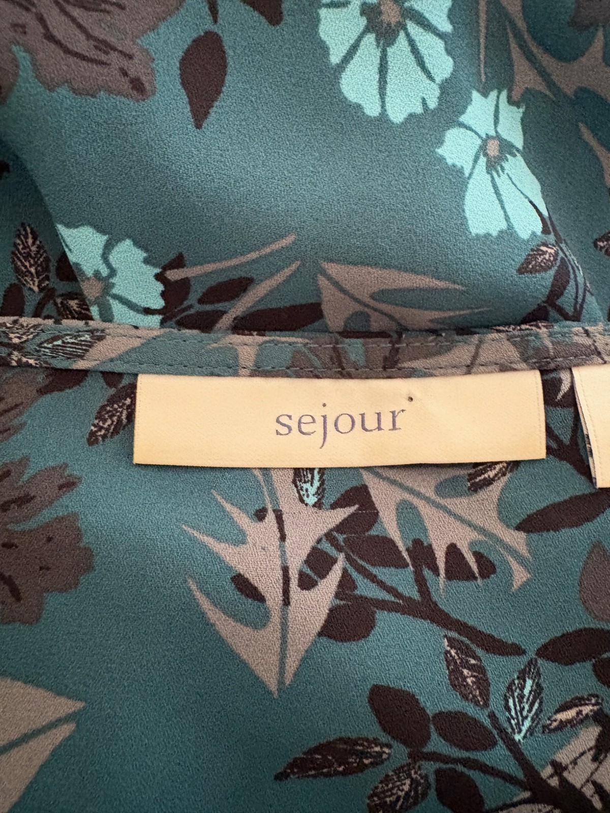 NWOT Sejour Dark Teal Floral Leaf Print Top Key Hole Neckline Silver Detail 18W