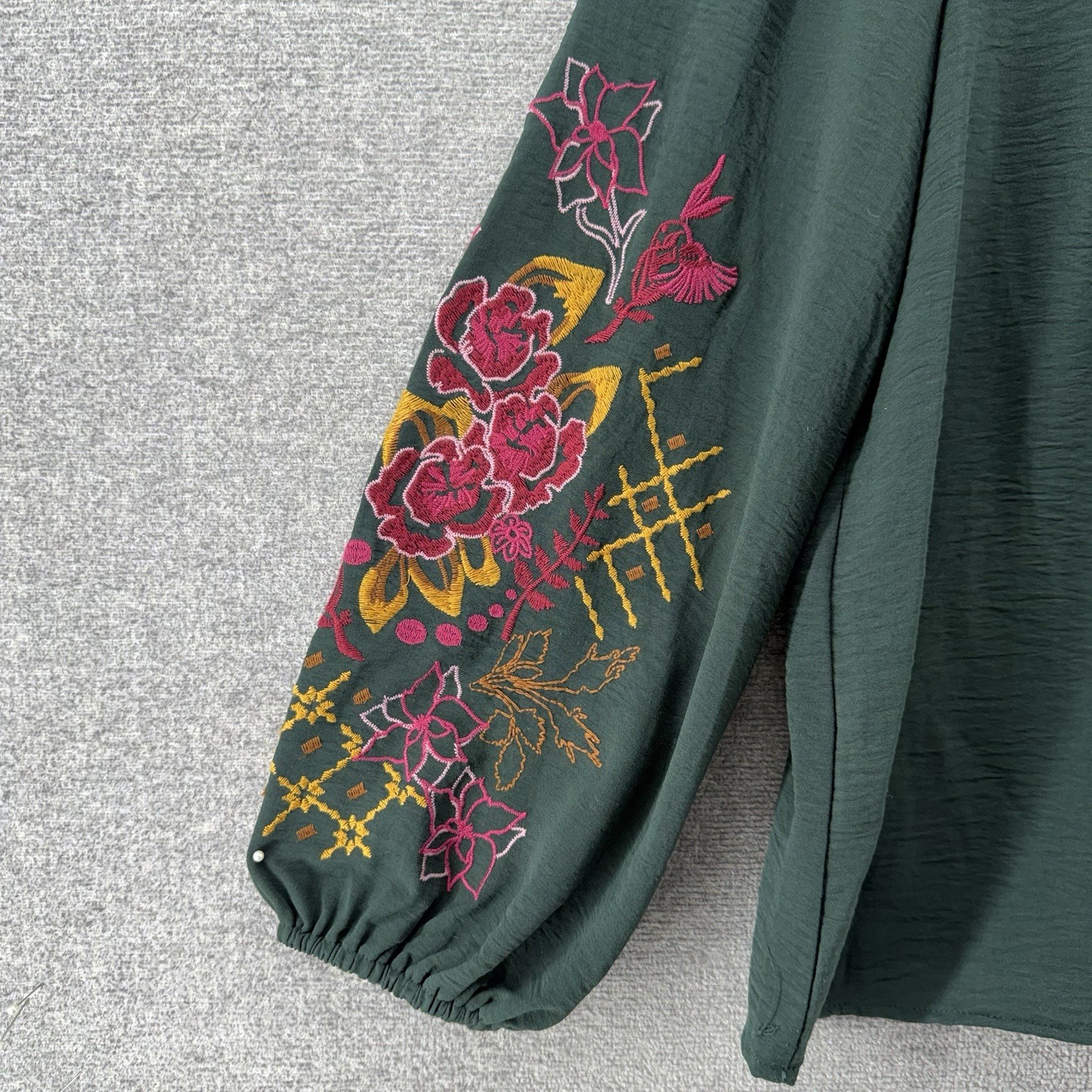 Fig and Flower Blouse Top Women Size Small Green Embroidered Floral