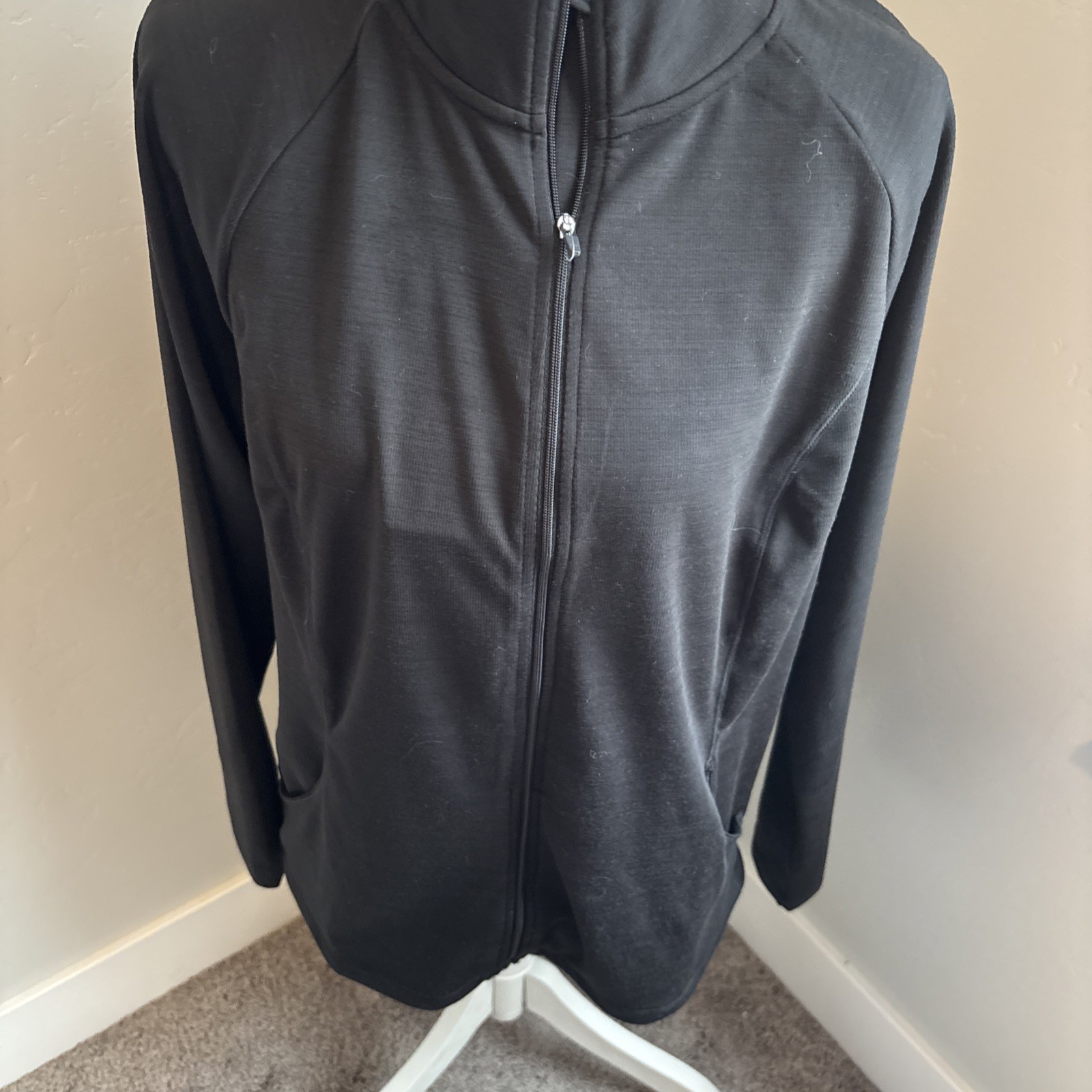 NWT 32 Degree Heat Zip Front Black Activewear Jacket Size Large, layering. NWT.