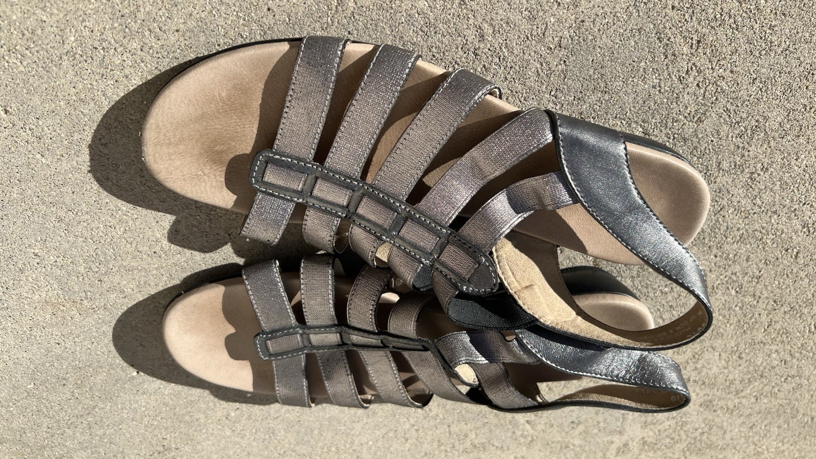 Munro American Metallic Pewter Elastic Stretch Strappy Sandals Women’s Size 6,5