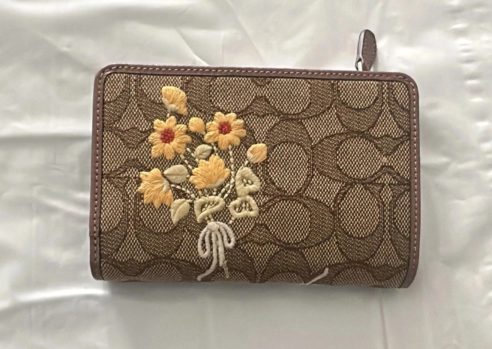 Brand New Coach Medium Corner Zip Wallet Signature Jacquard w Floral Embroidery