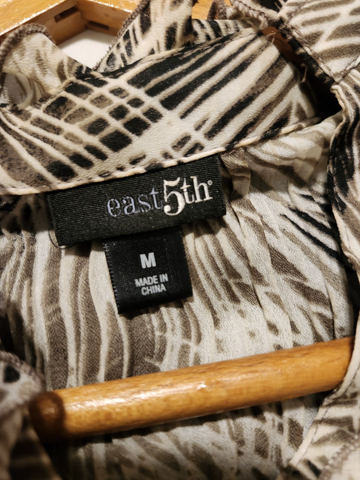 East 5th Black/Beige Animal Print M Collared Ruffle Front Sleeveless Blouse