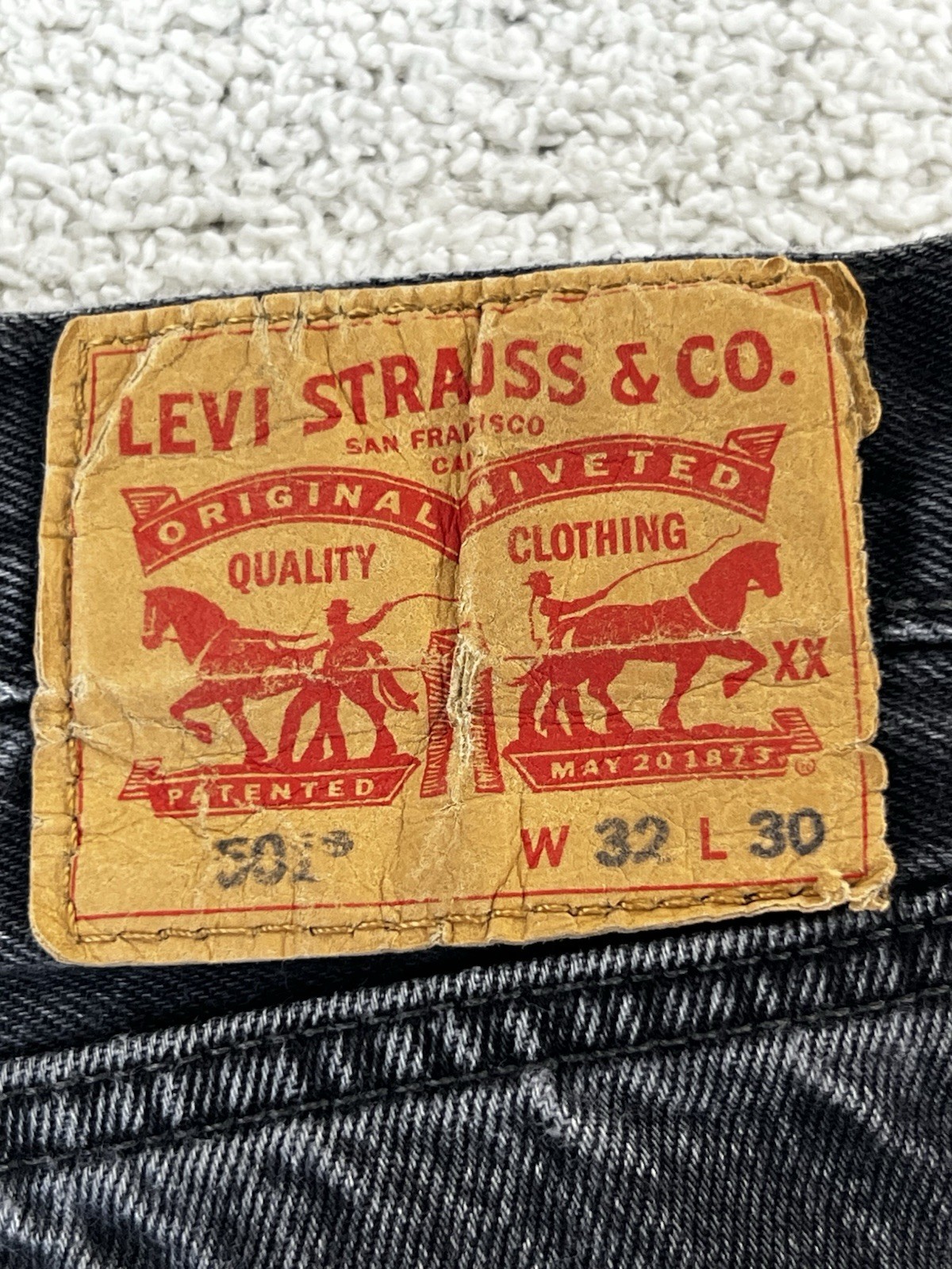 Levis 501 Original Fit Washed Black Jeans Mens 32 Button Fly Denim SKU 0050