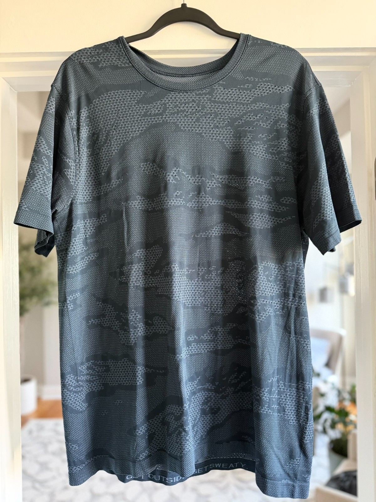 Lululemon T-Shirt Mens XL Blue Camo Short Sleeve Stretch Athletic – SEE PICS