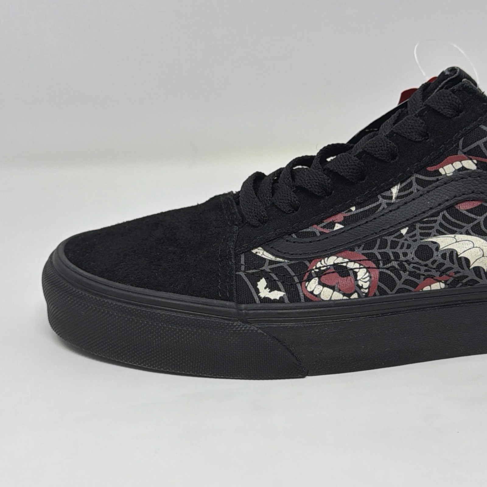 NWT Vans Old Skool Glow In The Dark Skull Vamp Men 6 Women 7.5 STORE MODEL