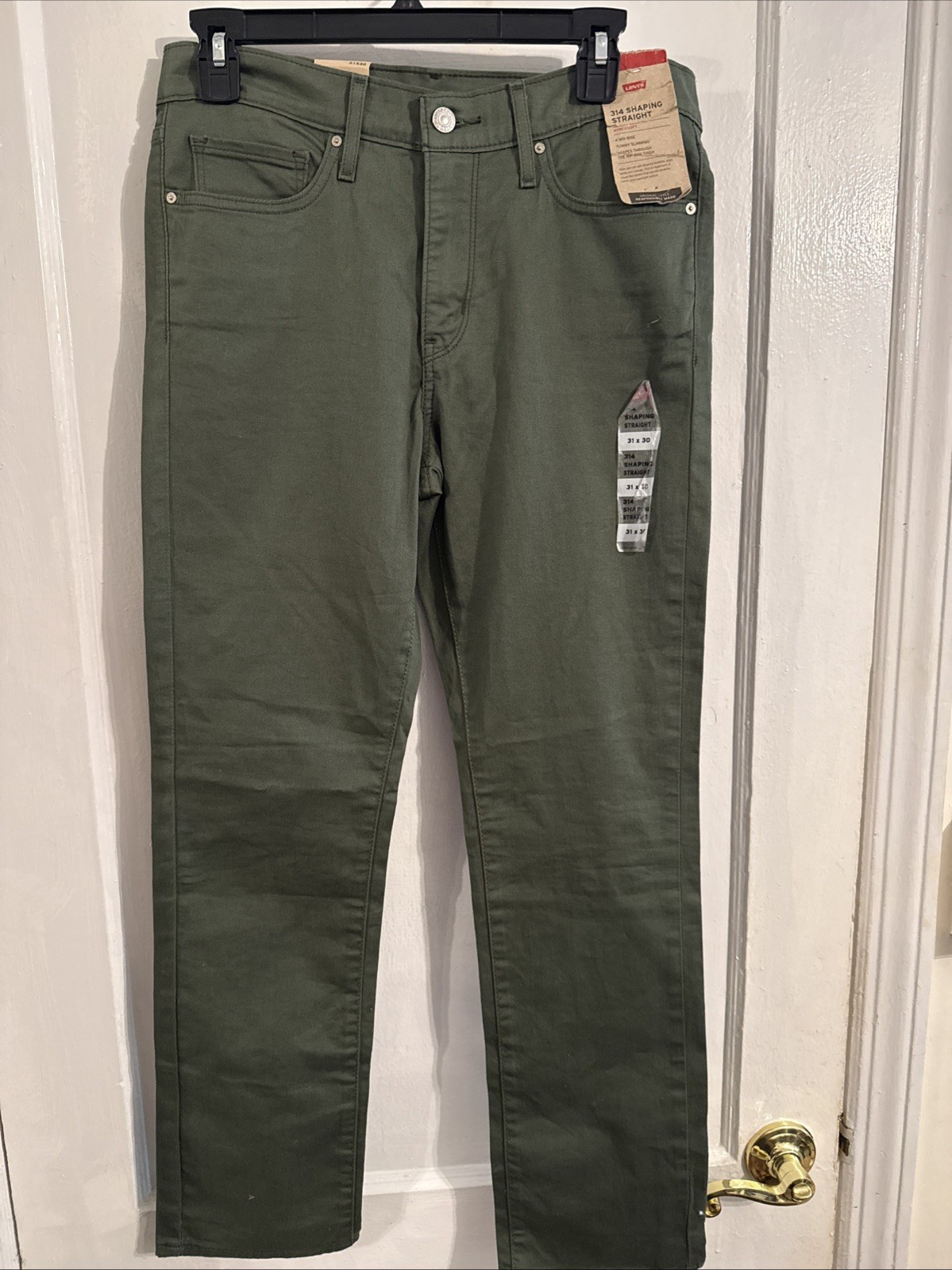 LEVIS 314 SHAPING STRAIGHT JEANS HYPERSOFT MID RISE SIZE 31 X 30. NEW $69.50