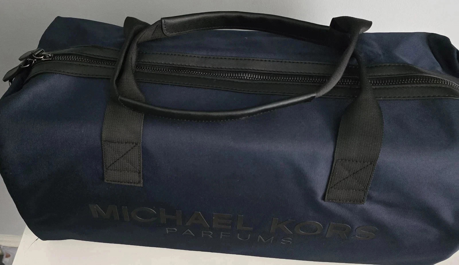 Michael Kors Parfums Duffle Dark Blue Overnight Shoulder Gym Weekender Bag
