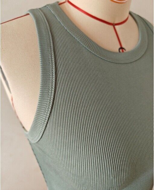 Ribbed solid color knitted I-shaped round neck sports short fitting top