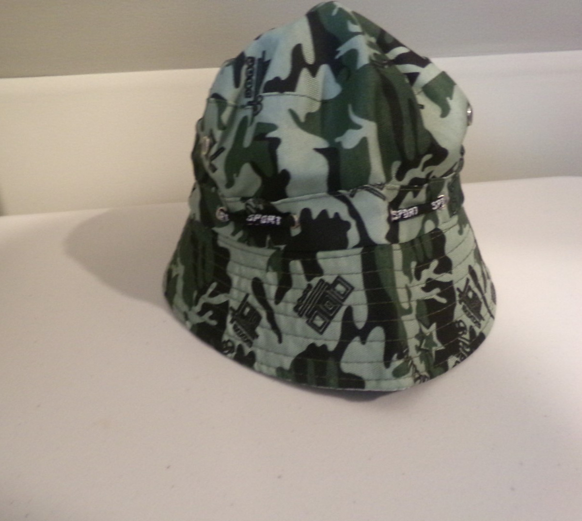 New Bucket Hat Size M Camo