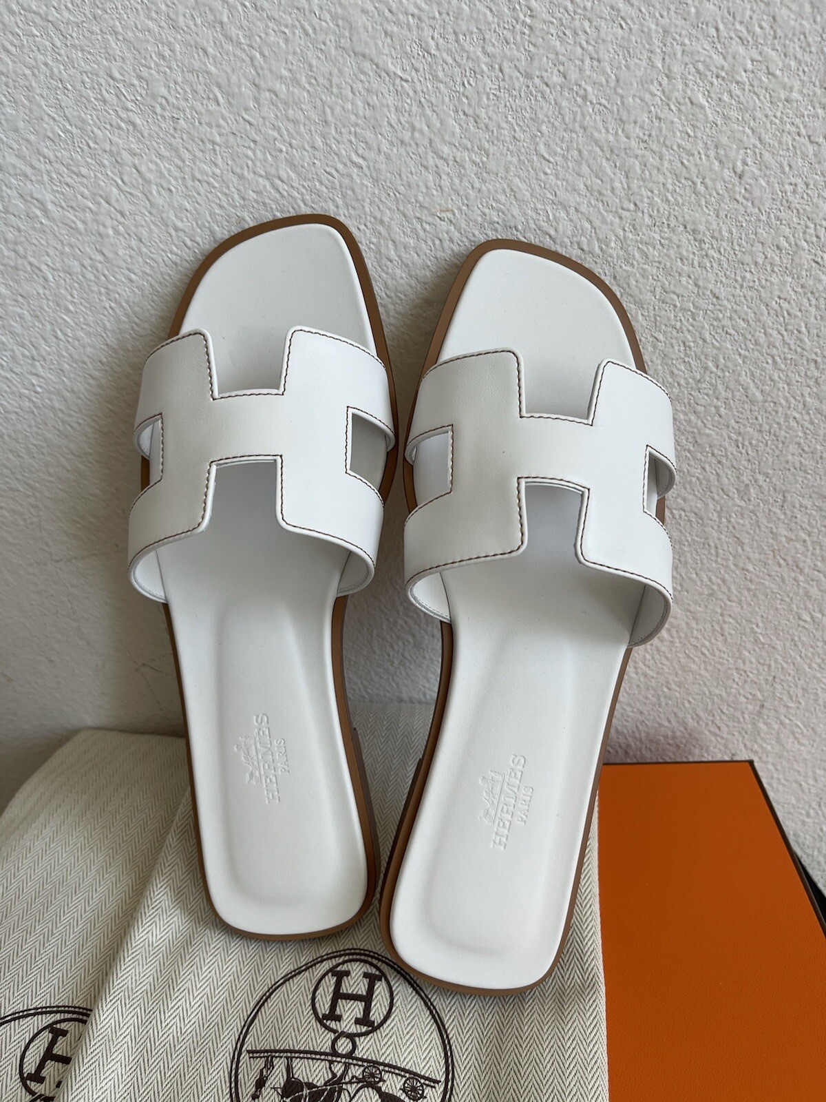 Size 38EU NEW in box HERMÈS White Calfskin Oran Sandals w/ receipt