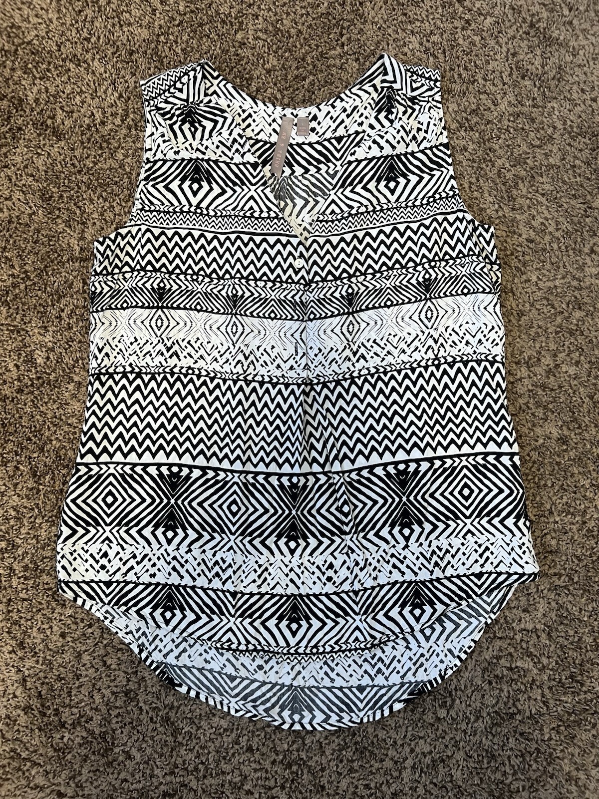Brina & Em Rayon sleeveless blouse for women. Black and white size large
