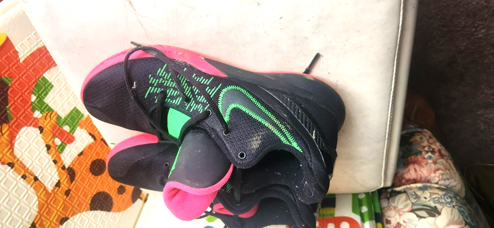 Nike Kyrie Flytrap 2* in the “Black / Hyper Pink