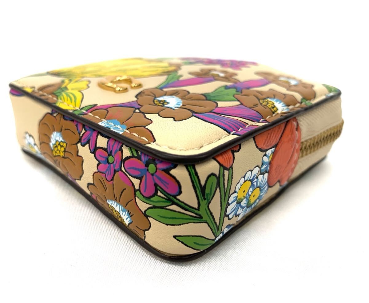T12 043 Condition COACH Floral Coin Case Leather Pouch