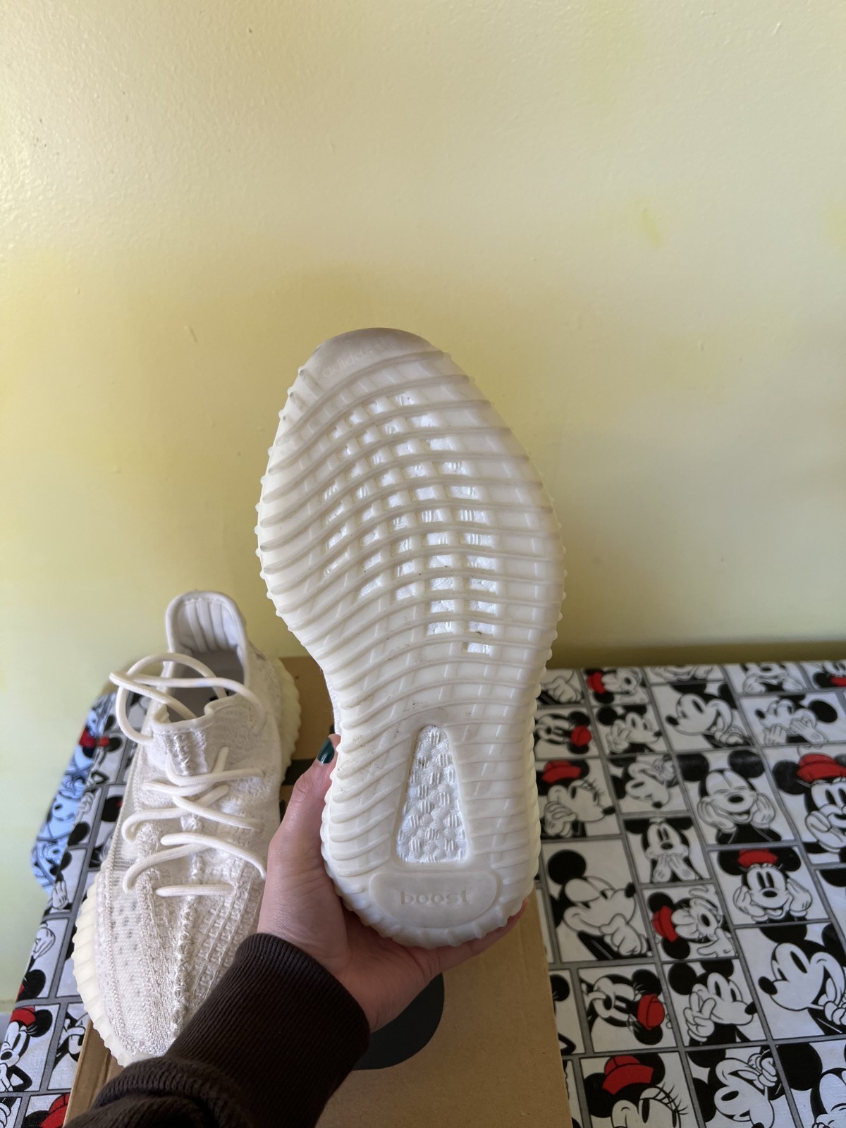 SIZE 6.5 – Adidas Yeezy Boost 350 V2 ‘Bone’ / USED WITH BOX