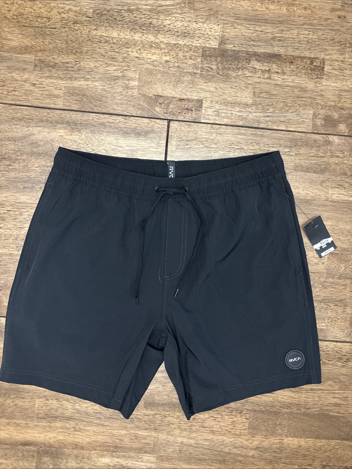 NEW – RVCA Men’s Travis Solid Trunk 17 Shorts – Black – Medium – 7” Inseam NWT