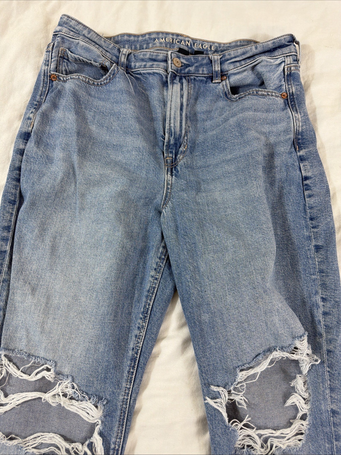 american eagle strigid Mom Jeans Womens Size 12 Medium Wash Thrashed