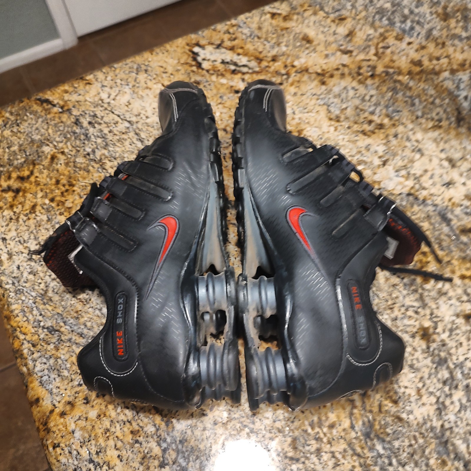 Nike Shox NZ Black White Varsity Red Sneakers 378341-017 Mens Size 11.5