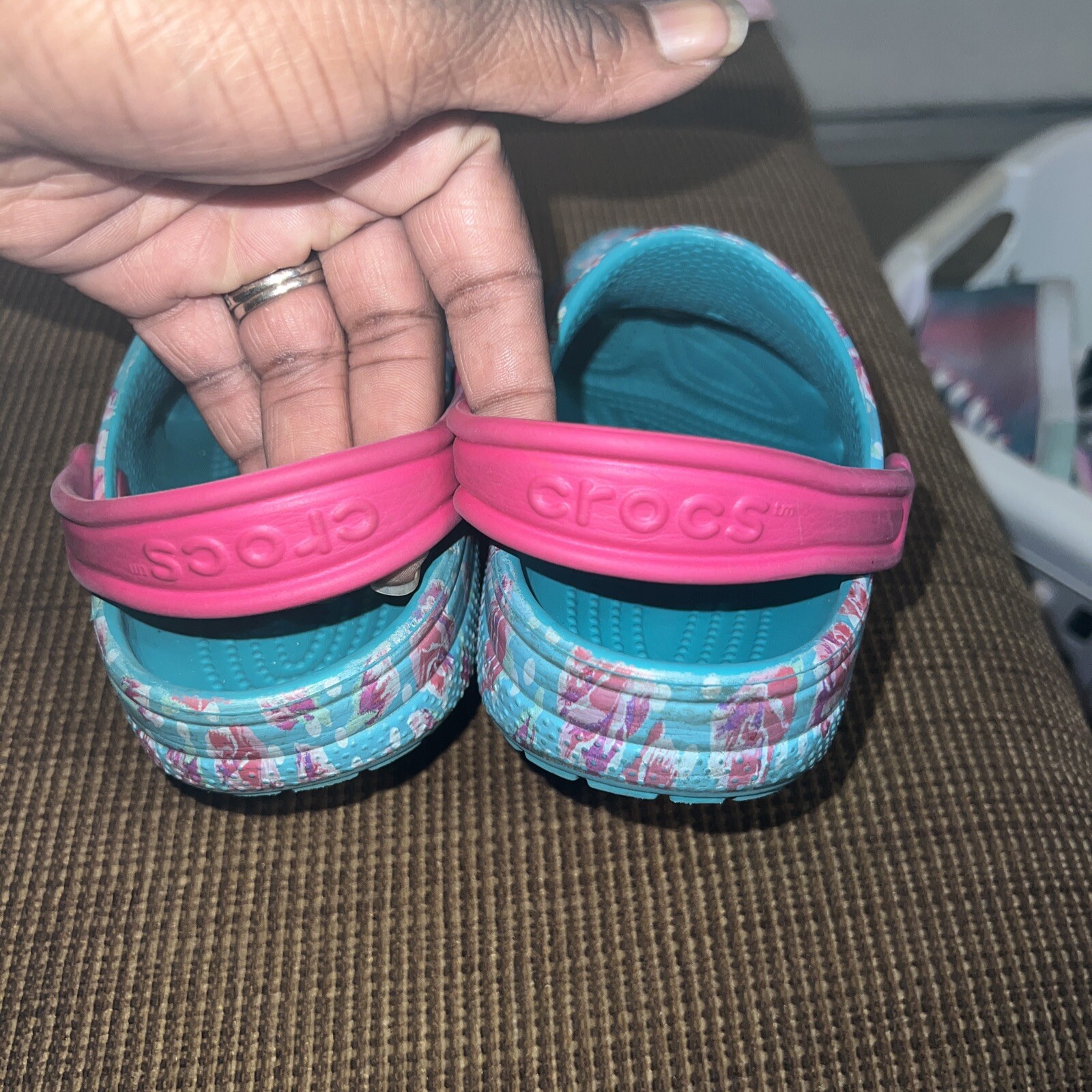 girl crocs size W 4 & M 2