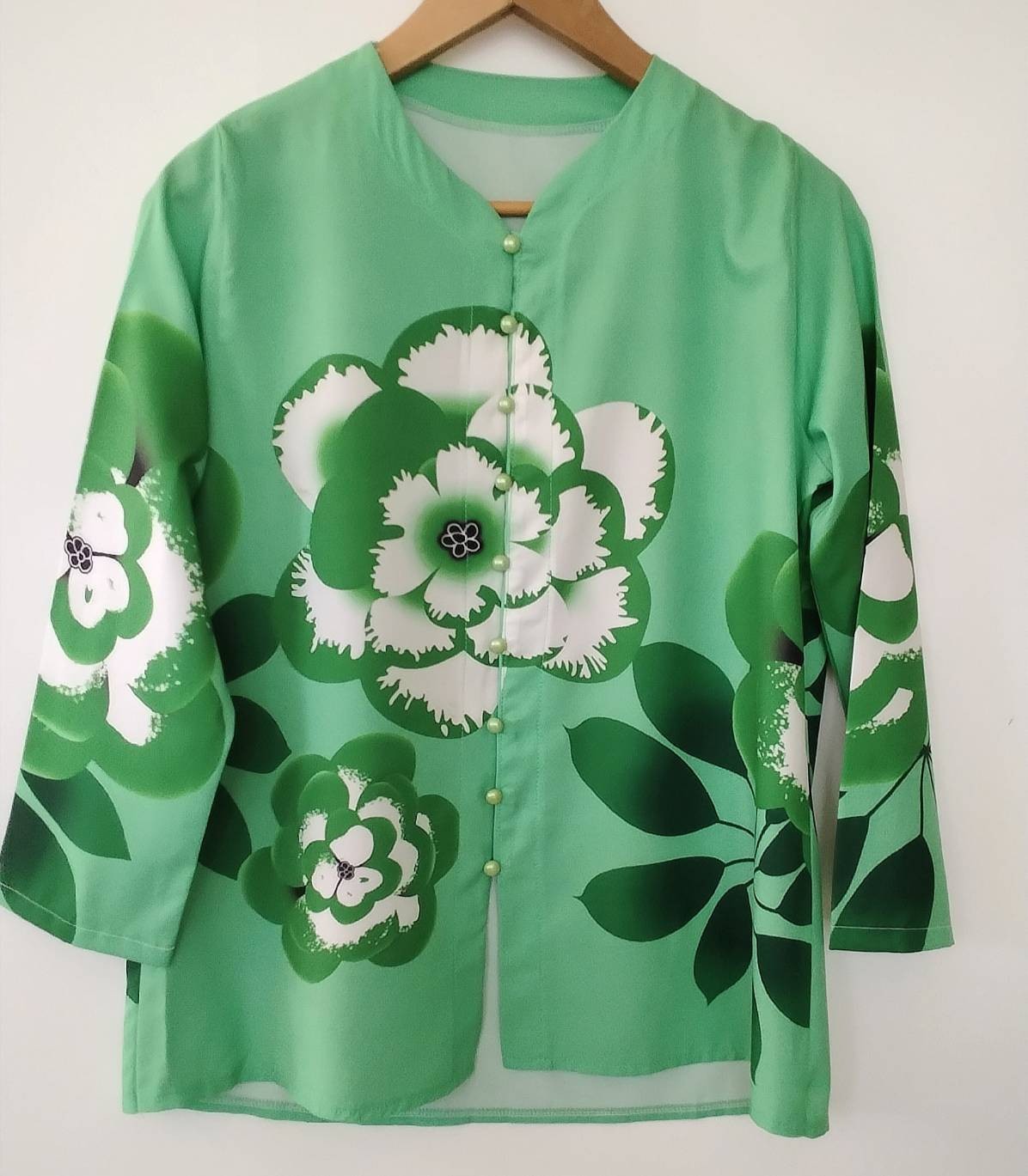 Women’s bohemian-style shirt, vintage Asian style, green floral pattern
