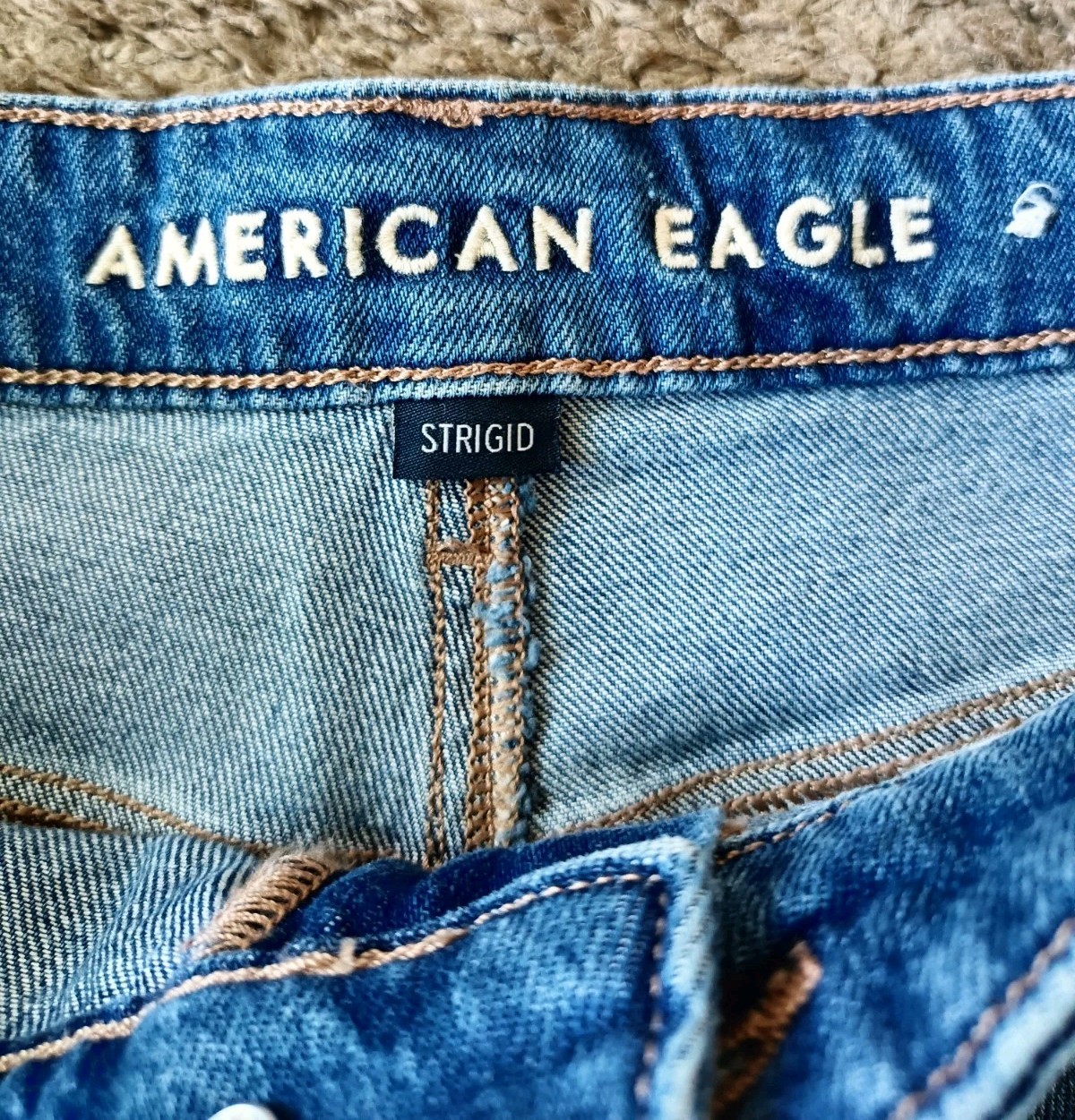 American Eagle Strigid Ripped Denim Mom Short Size 6 Blue Distressed