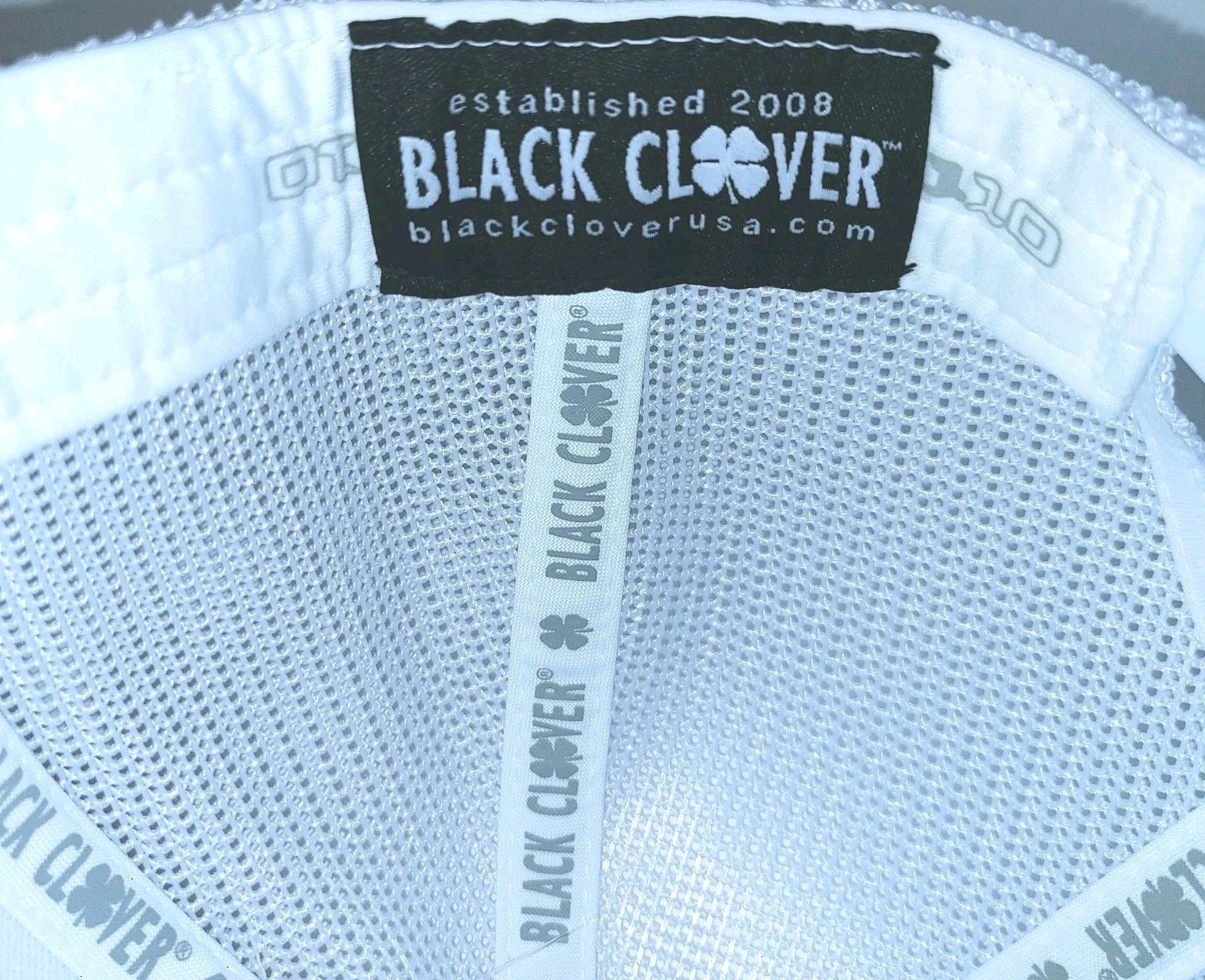 Black Clover One Ten FlexFit Tech Mens Mesh Back Adjustable Cap White Black NWT