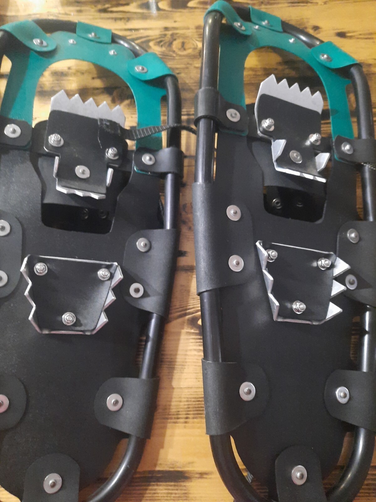Cabellas 9×24 aluminum and plastic Snow Shoes Alaska Outfitter