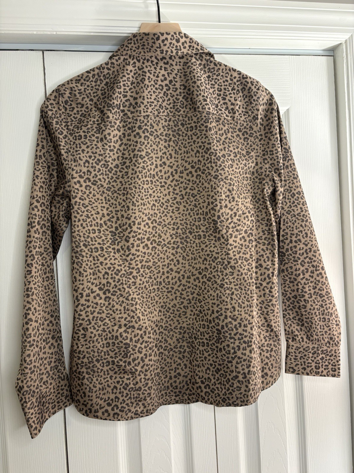 Women’s Chico’s leopard print long-sleeve button-down Chico’s size 0/US size 4/6
