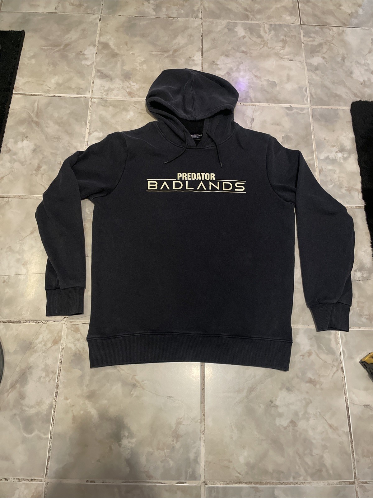 Predator Badlands Movie Promo Size Large Men’s Hoodie Theater Promo