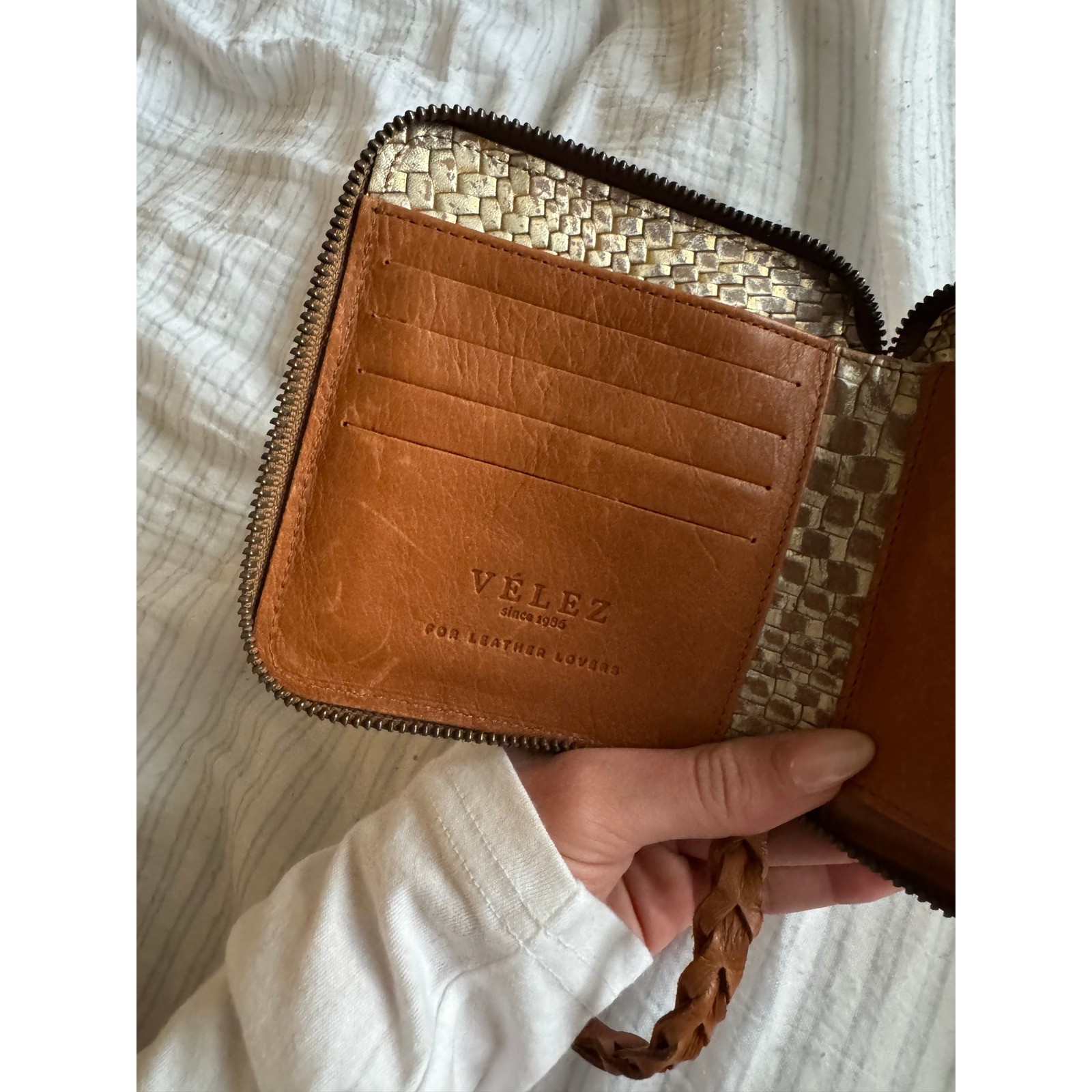Velez Artisan Leather Columbian Women’s Wallet / Billetera Gold Zip