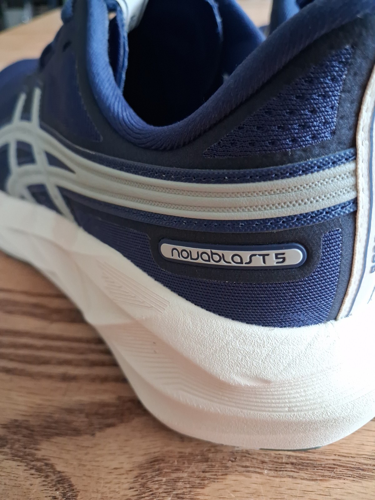 Asics Novablast 5 Atc 1011C027-400 Mens Sz 11 Indigo Blue Running Shoes VGUC