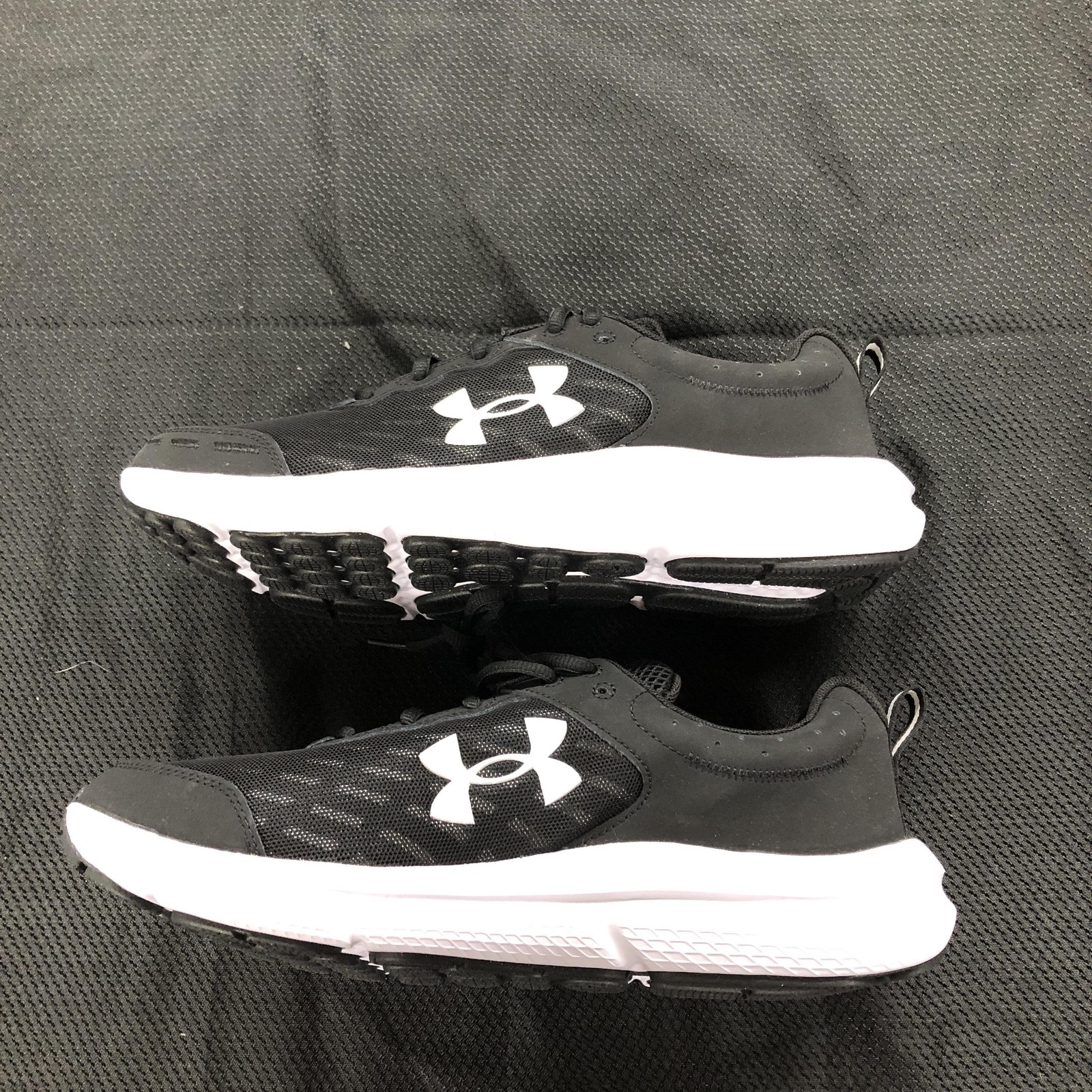 Under Armour Charged Assert Shoes Mens Size 11 Black Sneakers 3026175-001