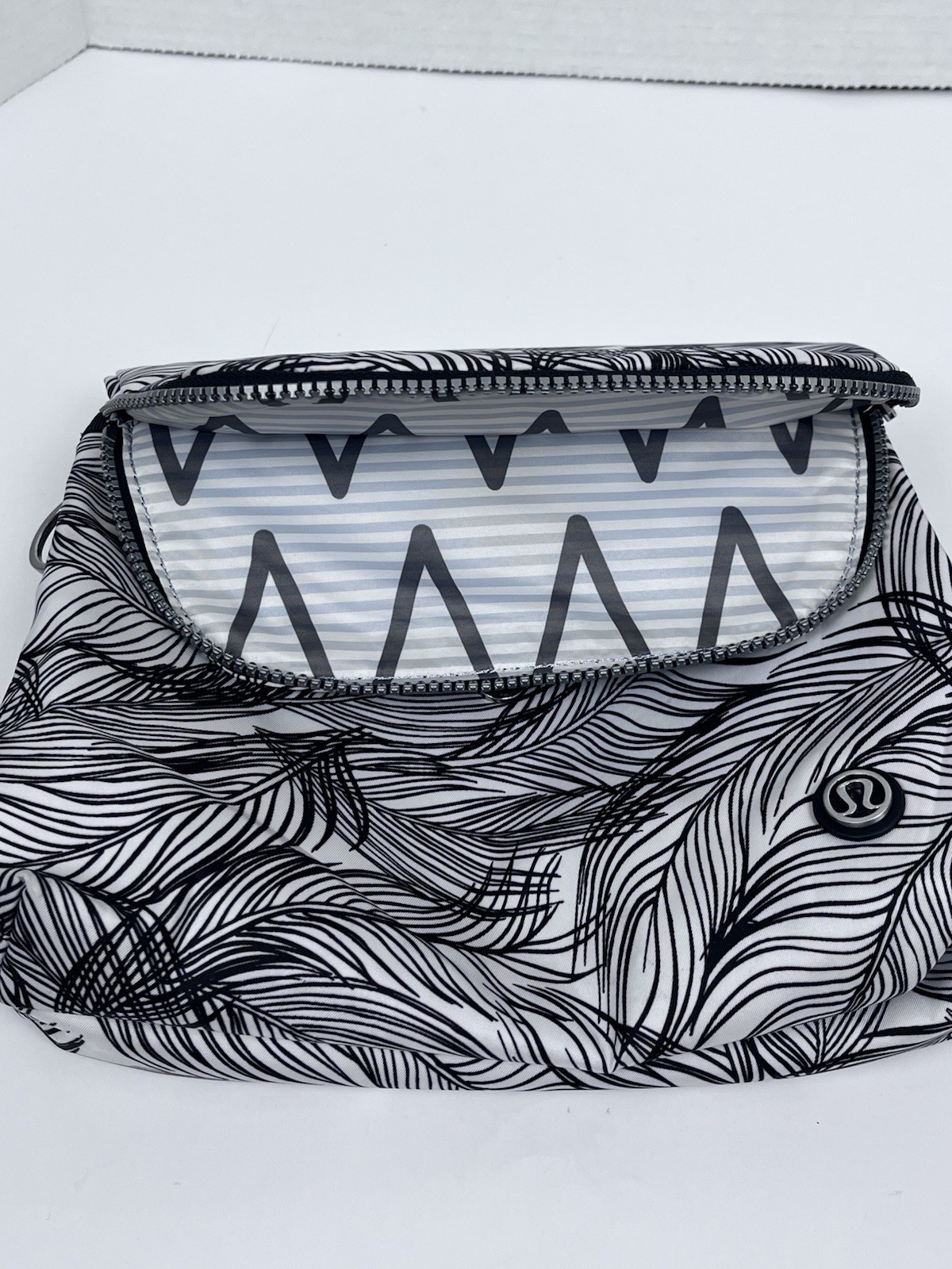 Lululemon Womens Party Om Bag in Black & White Sketchy Palms; Festival, Travel