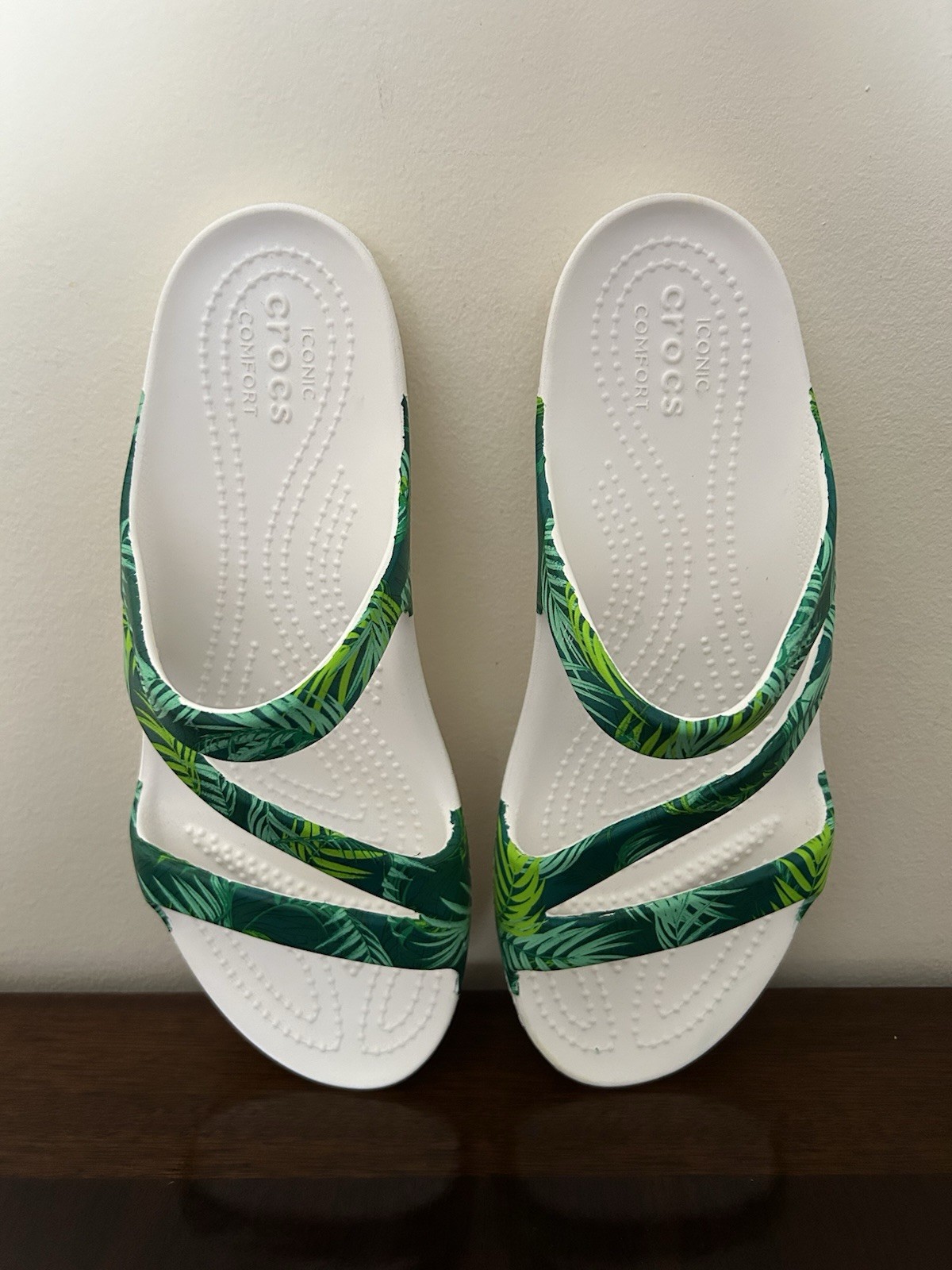 CROCS Kadee II Tropical Leaves Women’s Sandal Size 7 Slides Slip On Sandals