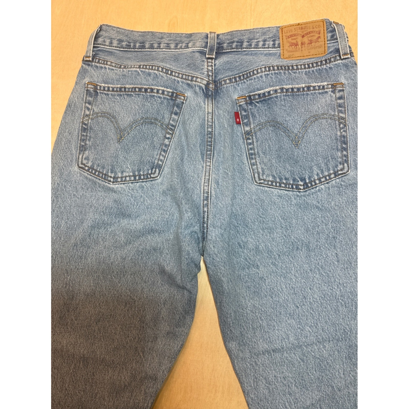 Levis 501 Original Fit Mens Light Wash Blue Denim Straight Leg Jeans W31 L32