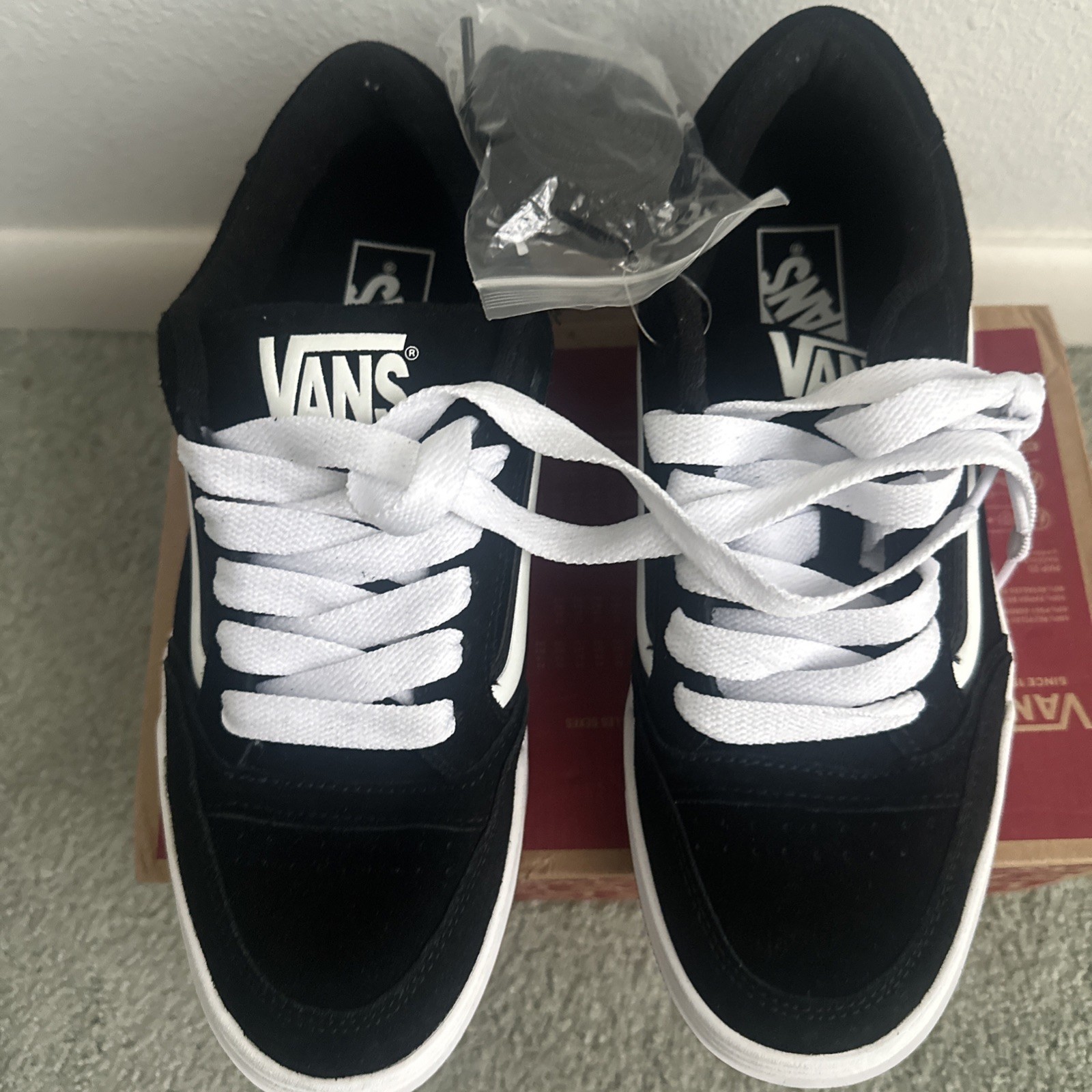 VANS Hylane Skate Shoes VN0000D81 Black White Suede/Gum Men’s Size 8.5 BNIB